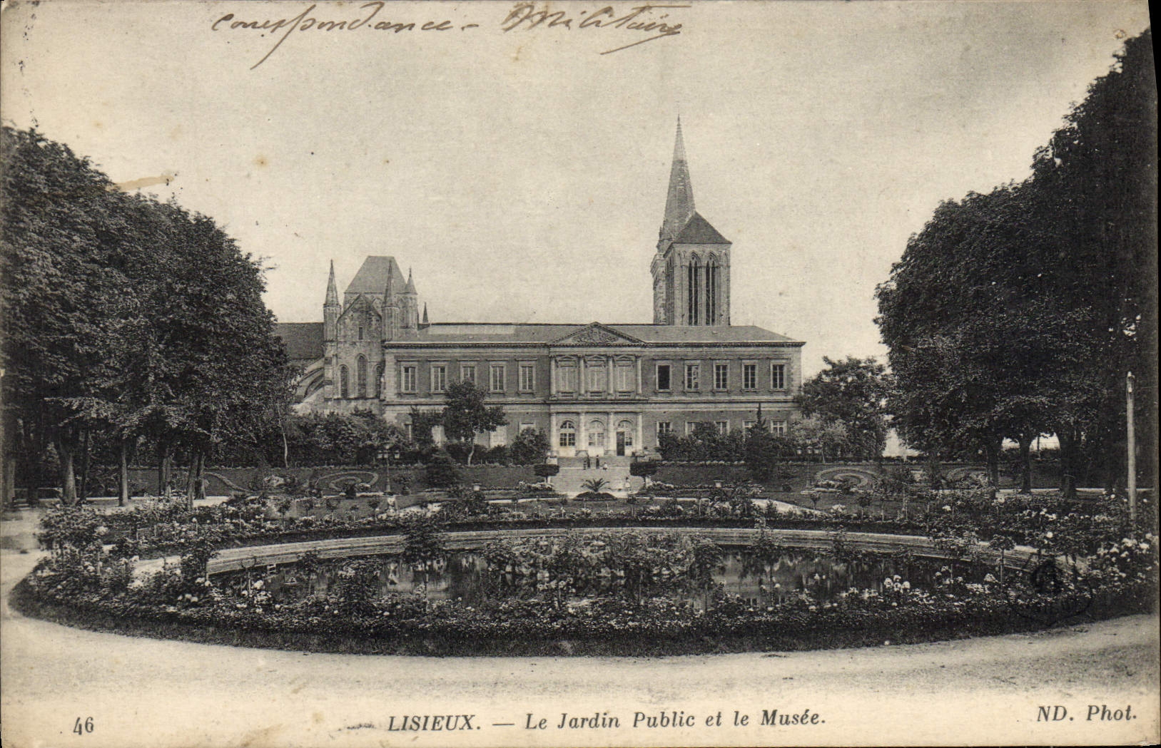 CPA Lisieux Le Jardin Public et le Musee