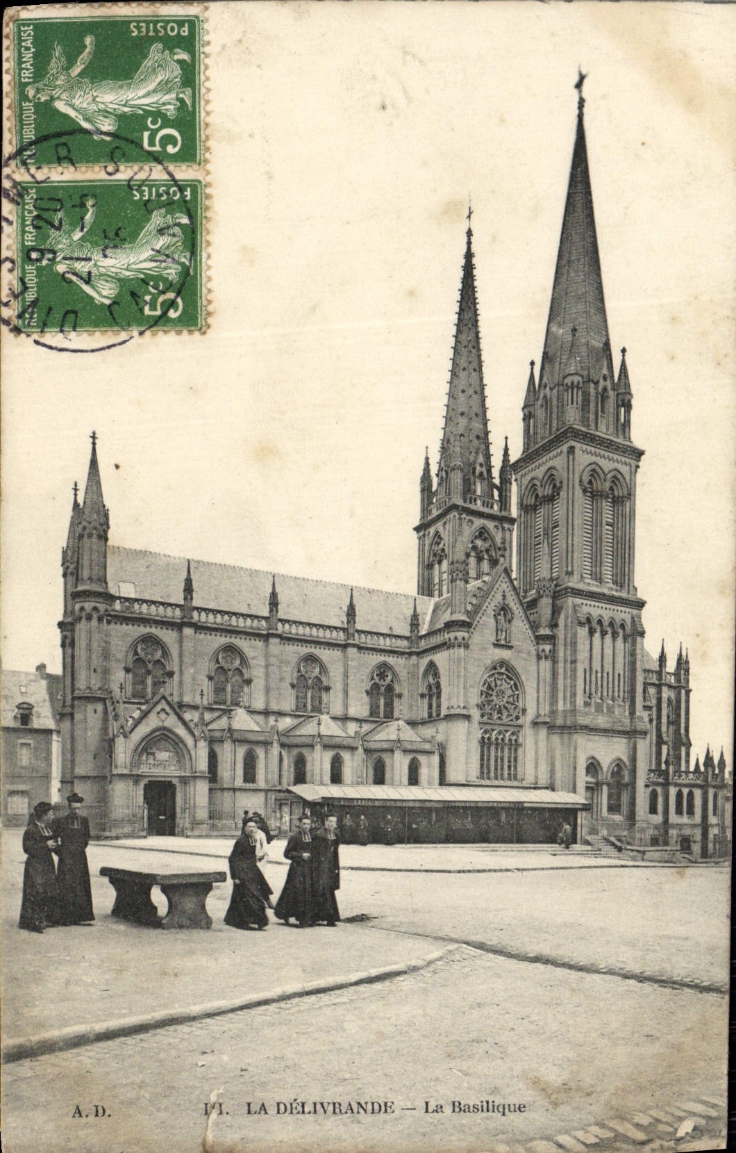 CPA La Delivrande La Basilique