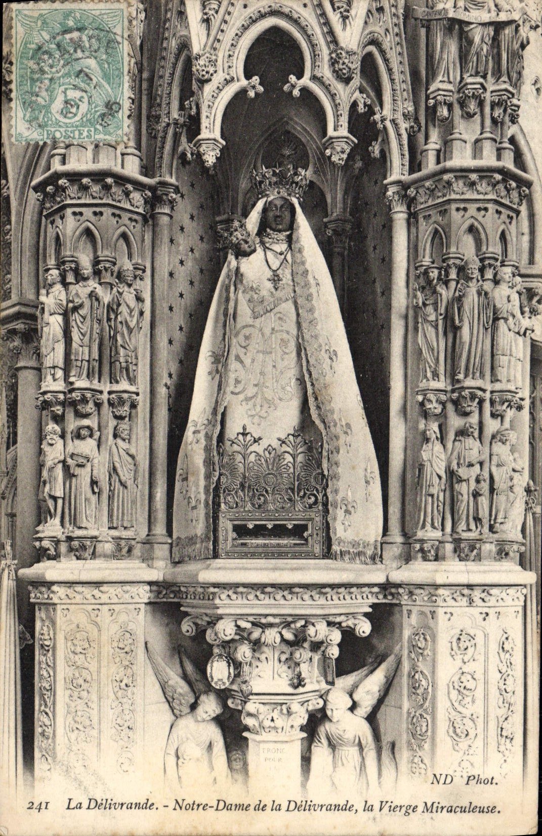 CPA La Delivrande Notre Dame de la Delivrande La vierge miraculeuse