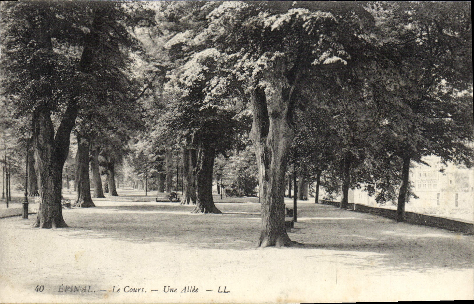 VINTAGE POSTCARD Epinal the Course an Alley