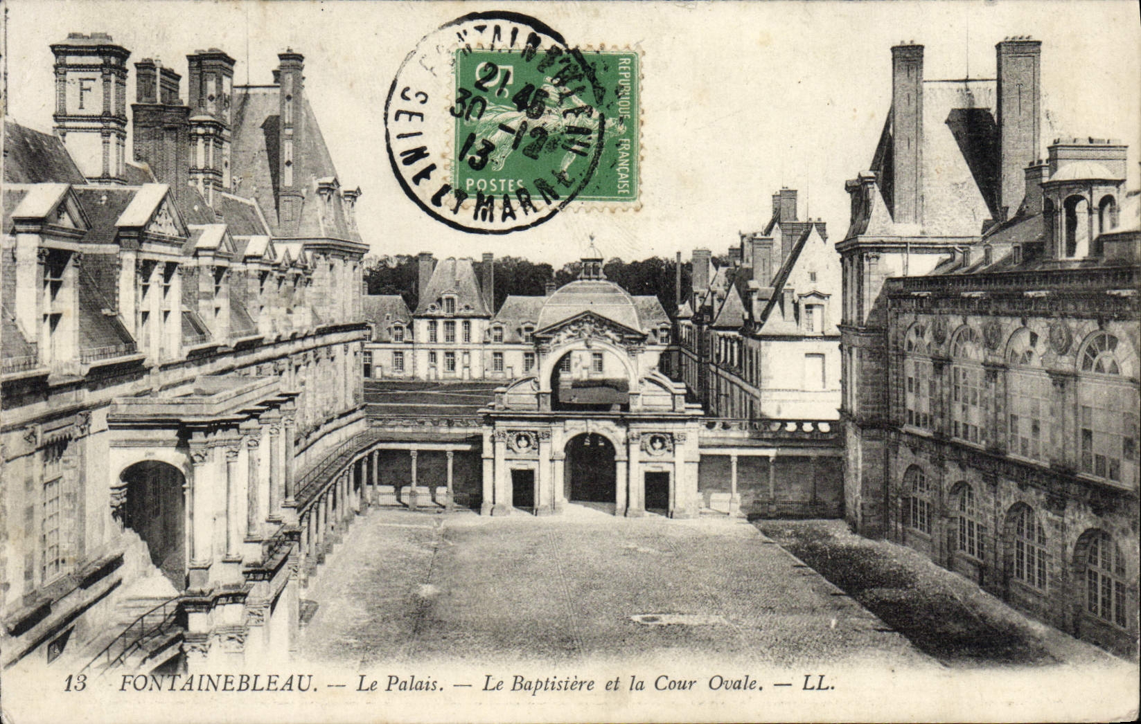 CPA Fontainebleau Le Palais Le Baptistere et la Cour Ovale