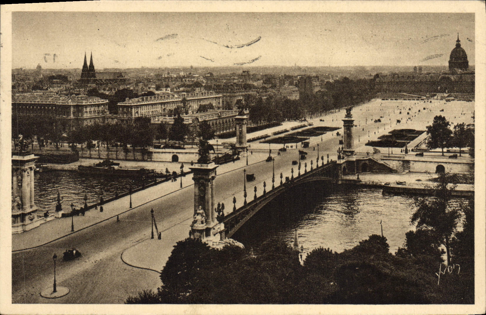 VINTAGE POSTCARD Paris While Strolling the bridge Alexandre III and the esplanade of the Invalids