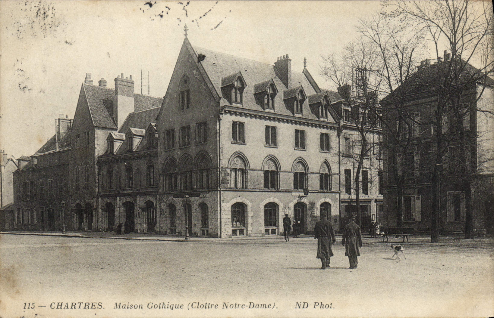 Claustro gótico de Notre Dame de la casa de Chartres de la POSTAL de la VENDIMIA