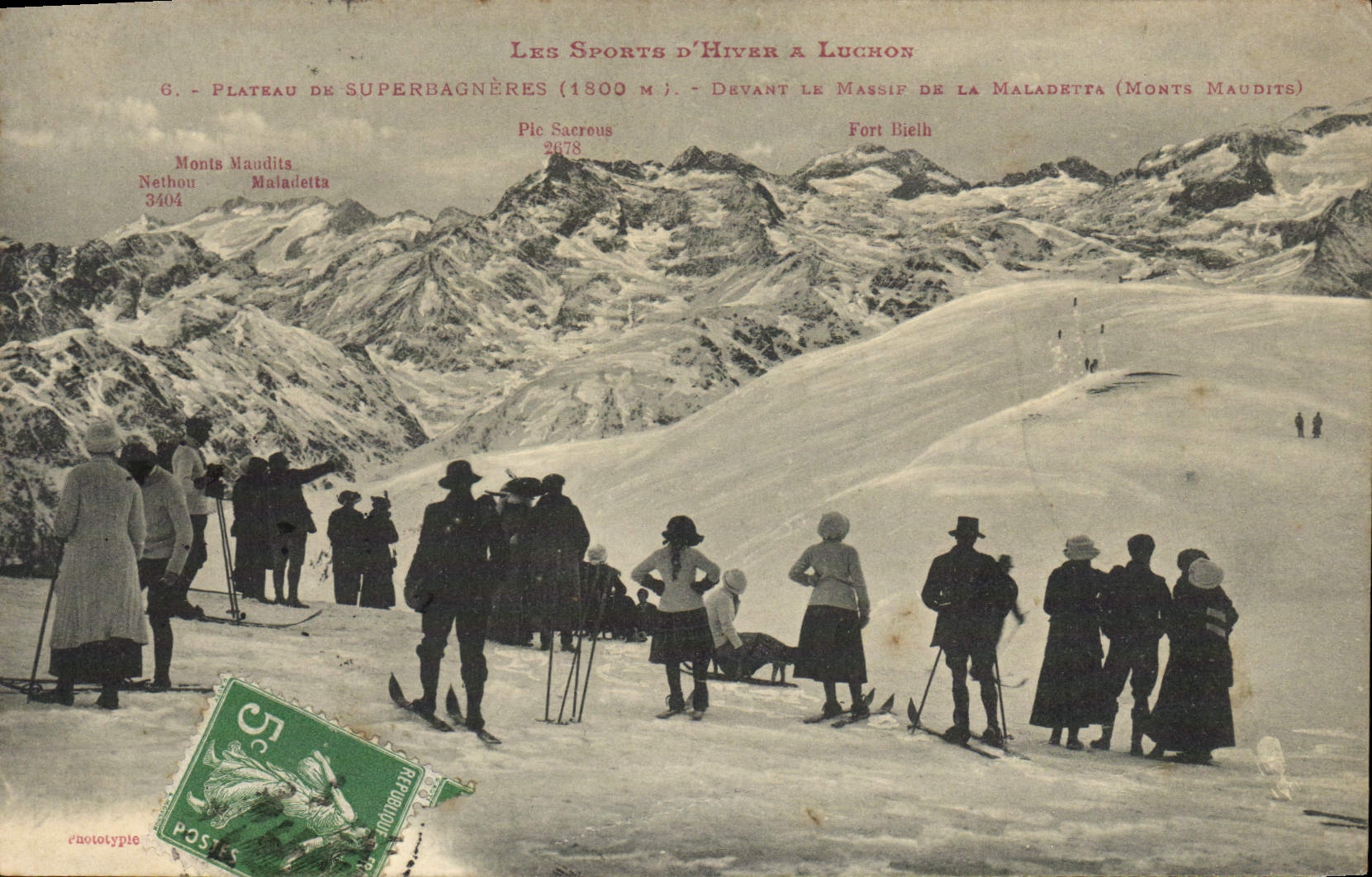 CPA Lucron Plateau De Superbagneres Devant le massif de la Maladetta