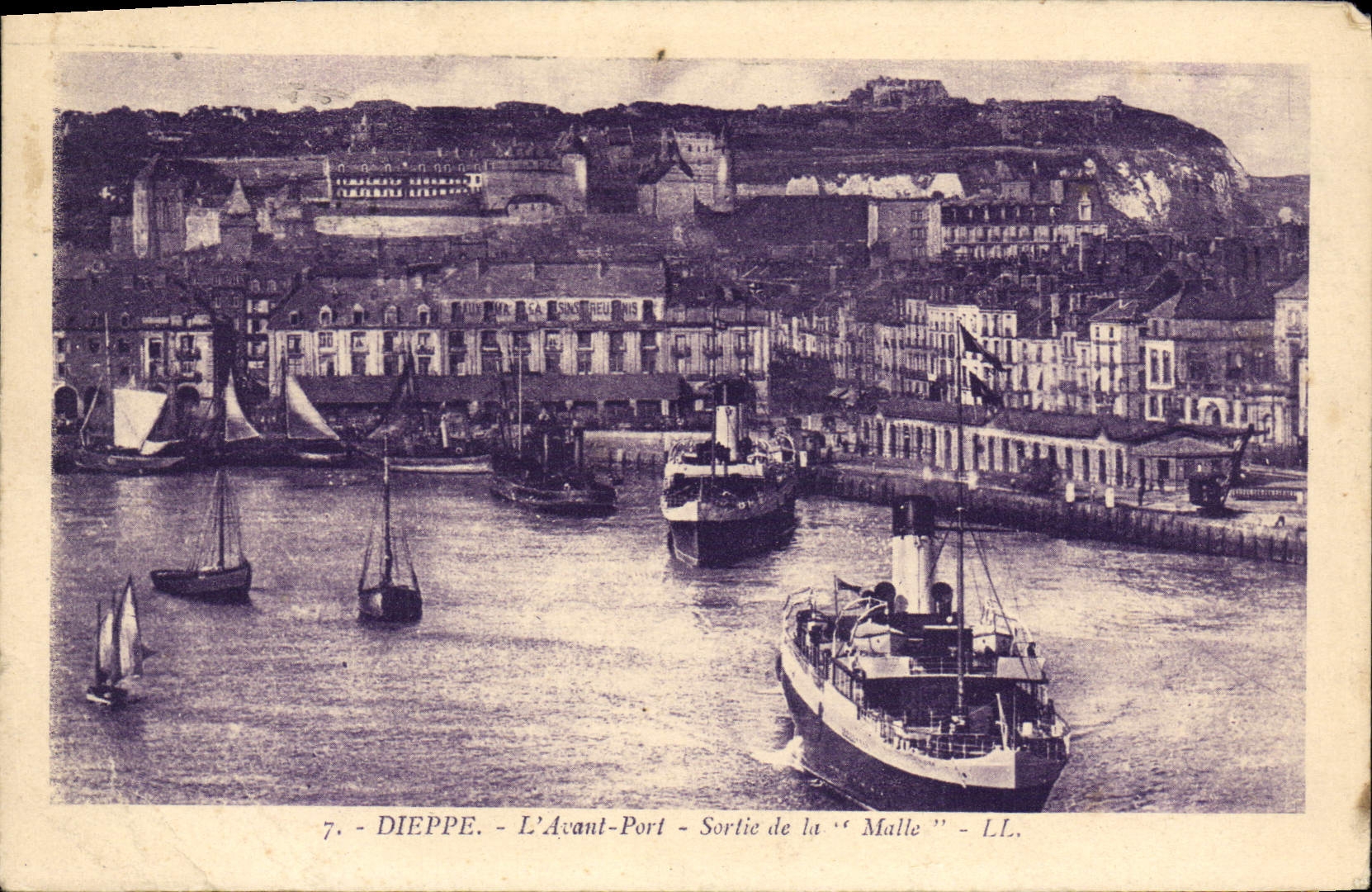 POSTAL Dieppe de la VENDIMIA antes de la izquierda portuaria el barco del tronco