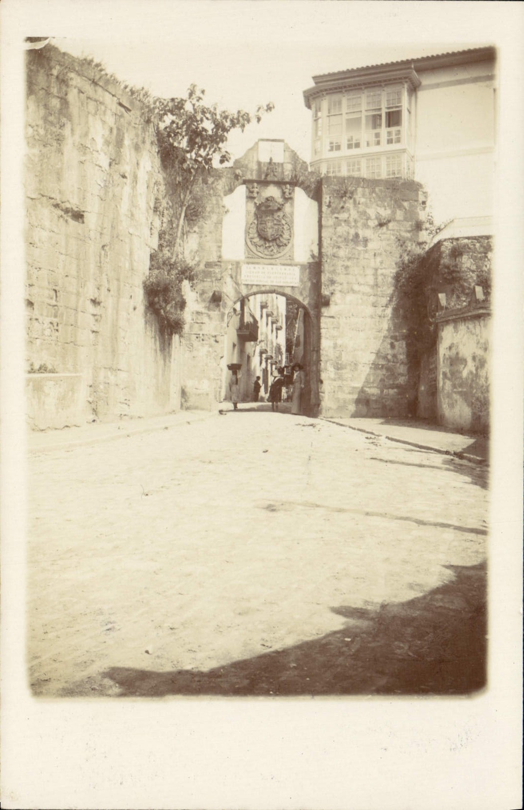 CARTE PHOTO porte de batiment