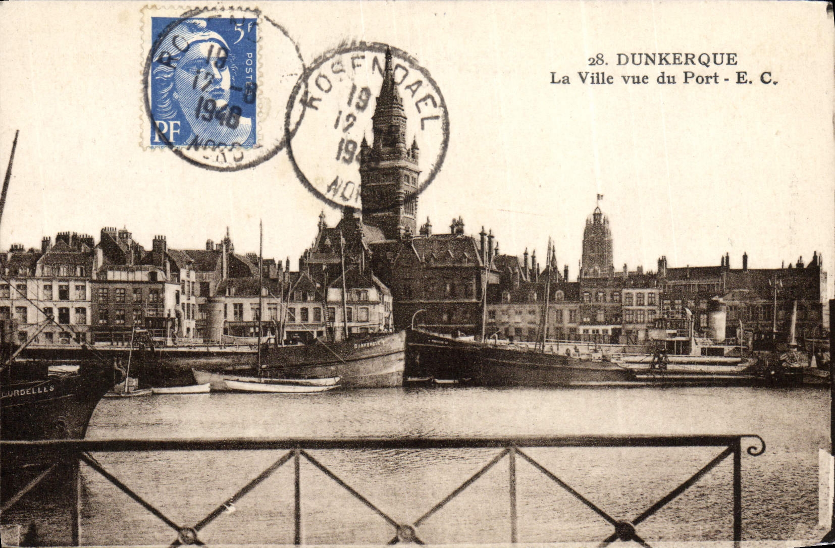 CPA Dunkerque La Ville Vue Du Port Bateaux