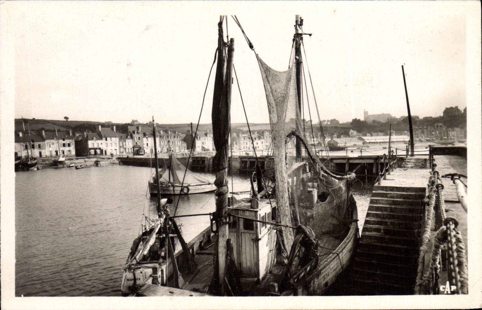 CPA Cancale Le Port et les Quais Bateau