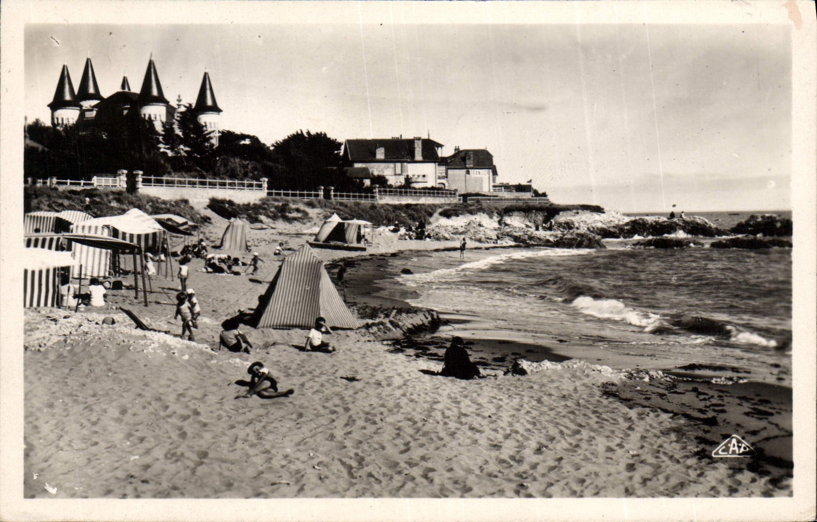 VINTAGE POSTCARD Pornichet Castle of the Turrets and the Good Beach Souroe