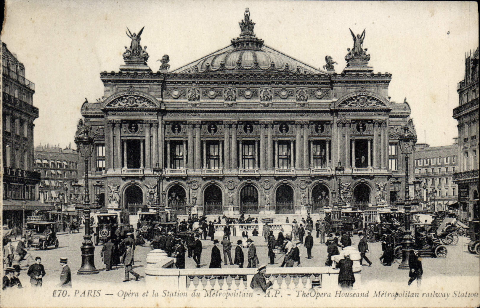 CPA Paris Opera et la Station du Metropolitain Metro