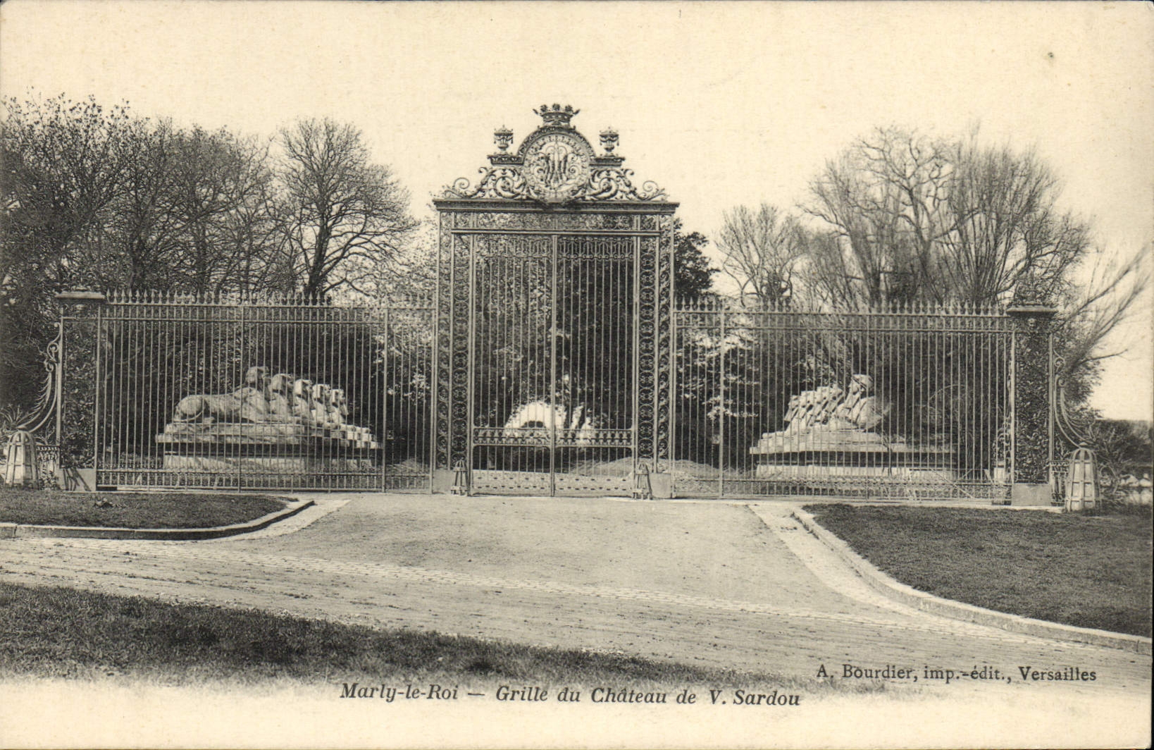 CPA Marly le Roi Grille du chateau de V Sardou