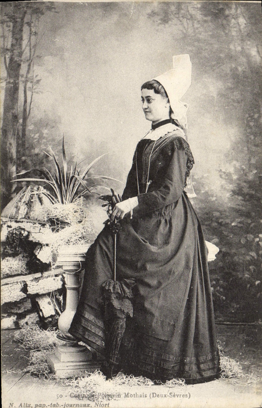 CPA Costume poitevin Mothais Folklore