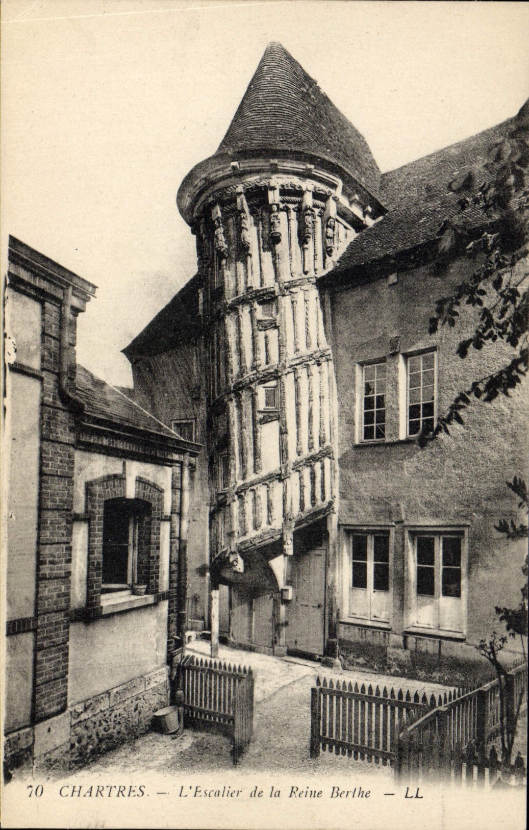 POSTAL Chartres de la VENDIMIA la escalera de la reina de Berthe
