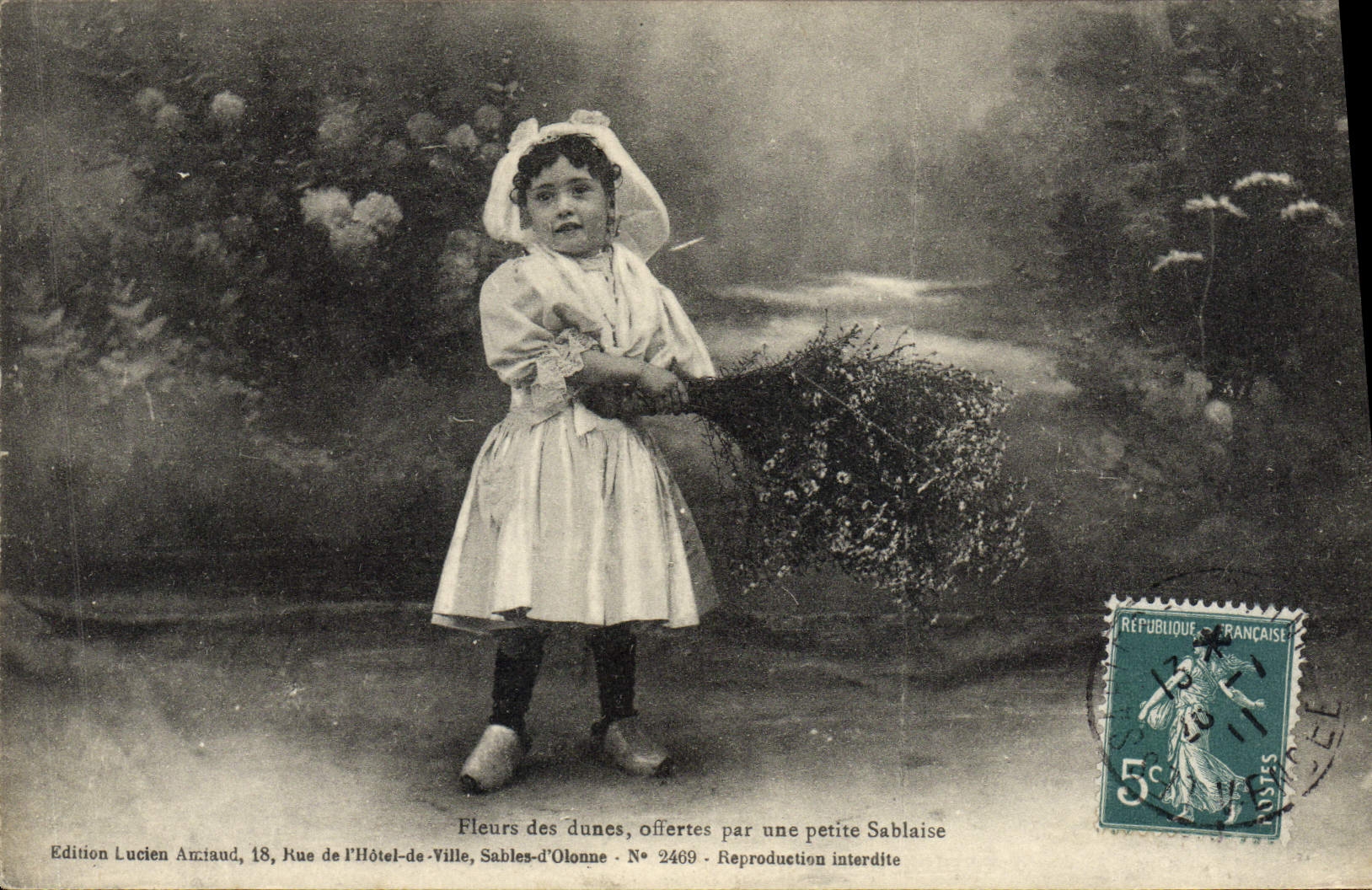 VINTAGE POSTCARD Child Sablaise Folklore