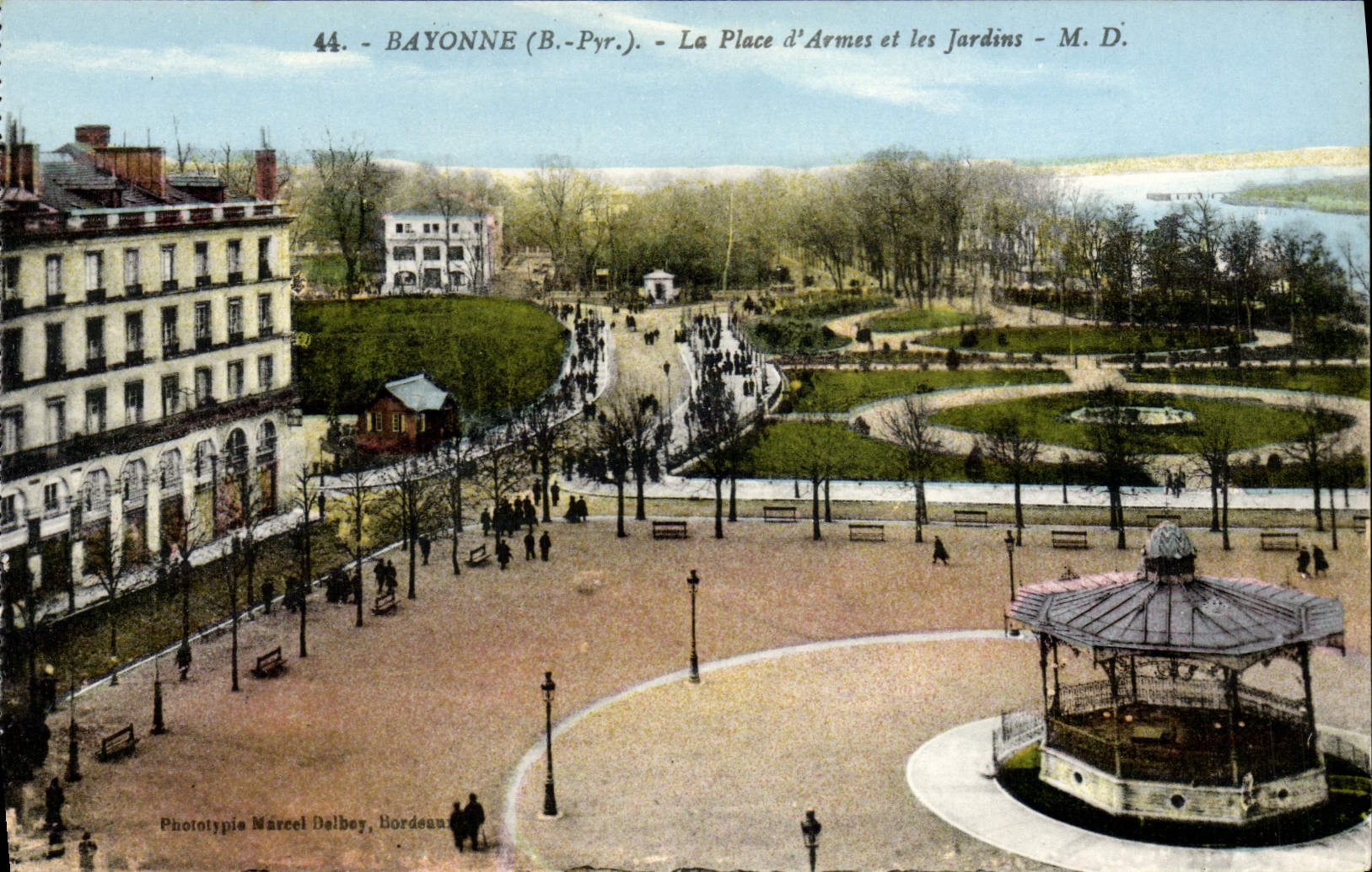 CPA Bayonne La place d'armes et les jardins