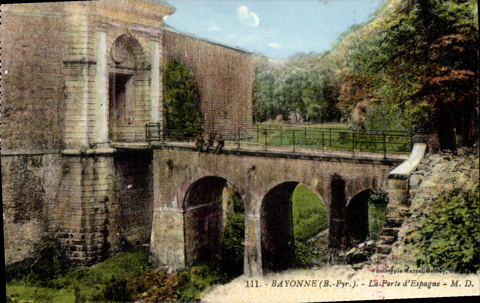VINTAGE POSTCARD Bayonne the Gate of Spain