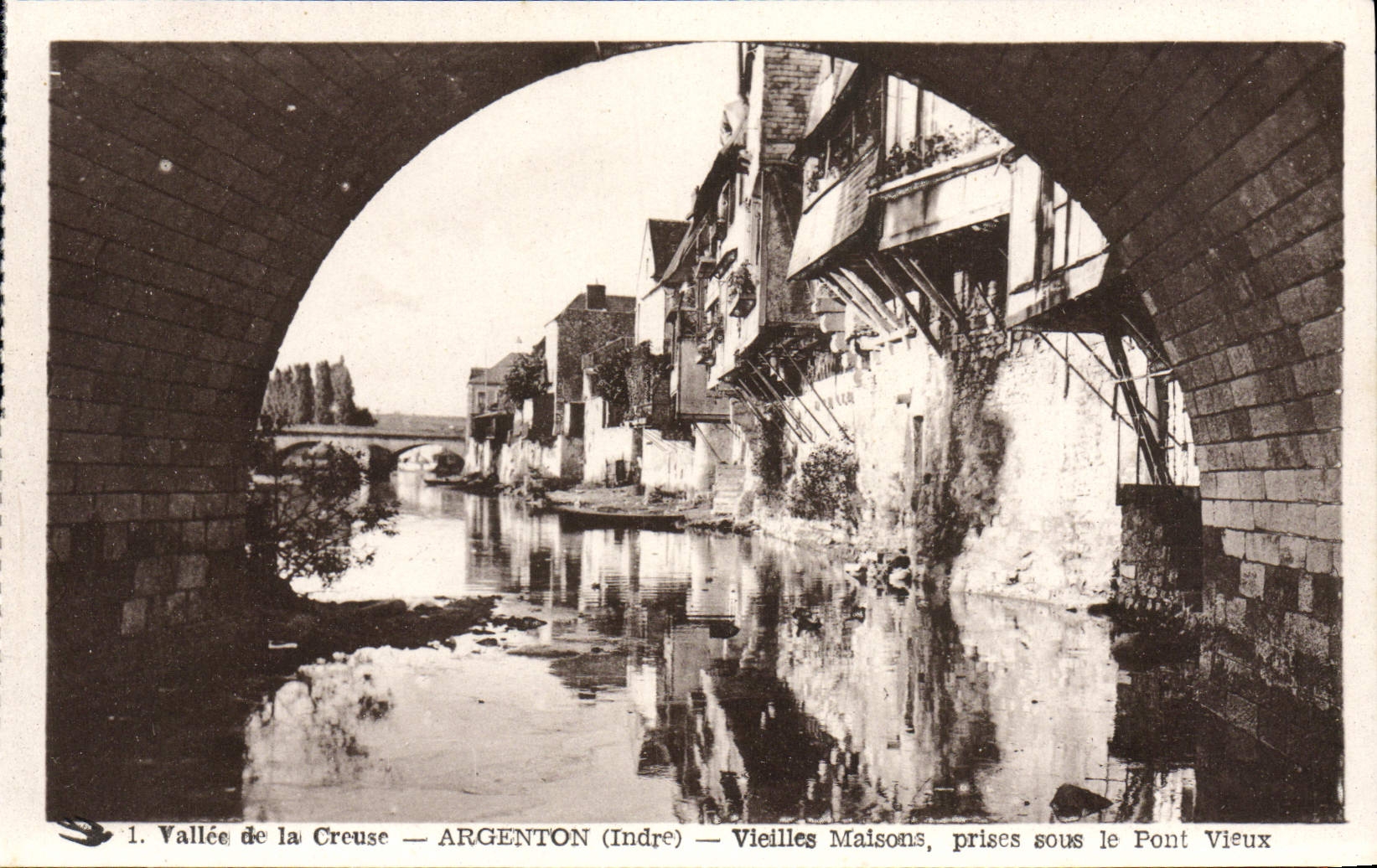 Casas de los Hurdy-gurdies de la plata de níquel de la POSTAL de la VENDIMIA tomadas debajo del puente viejo