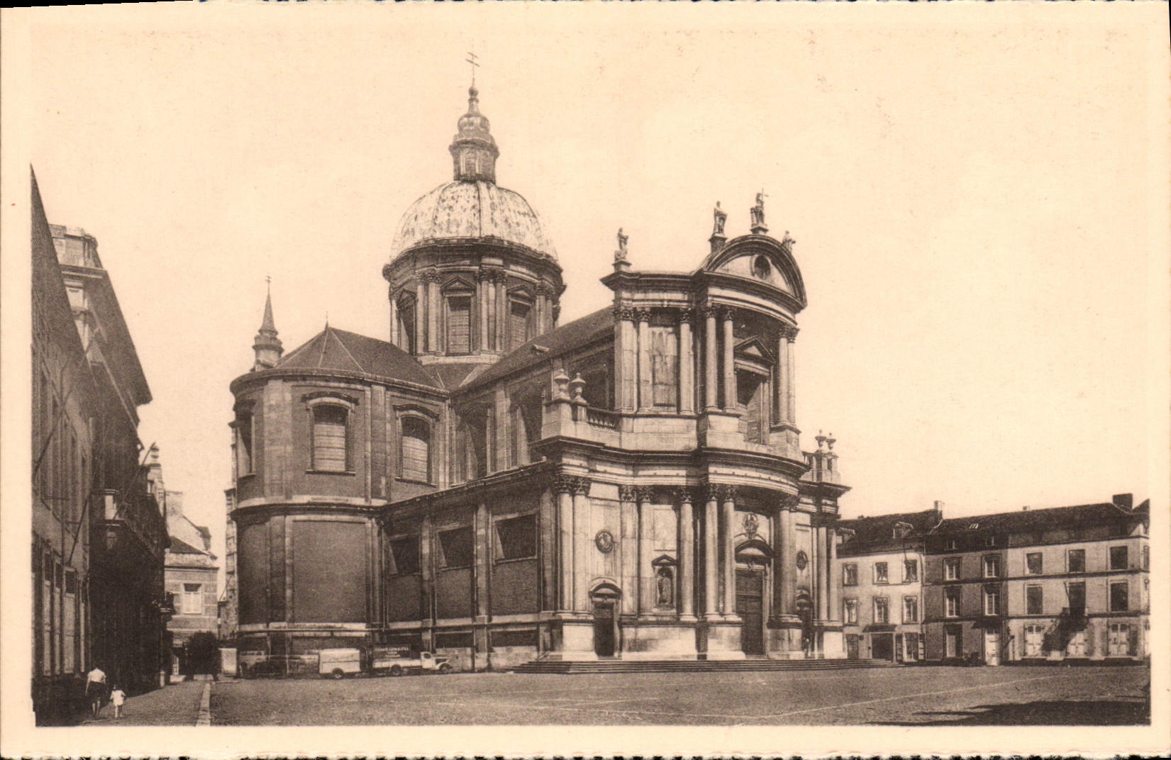 VINTAGE POSTCARD Namur the cathedral