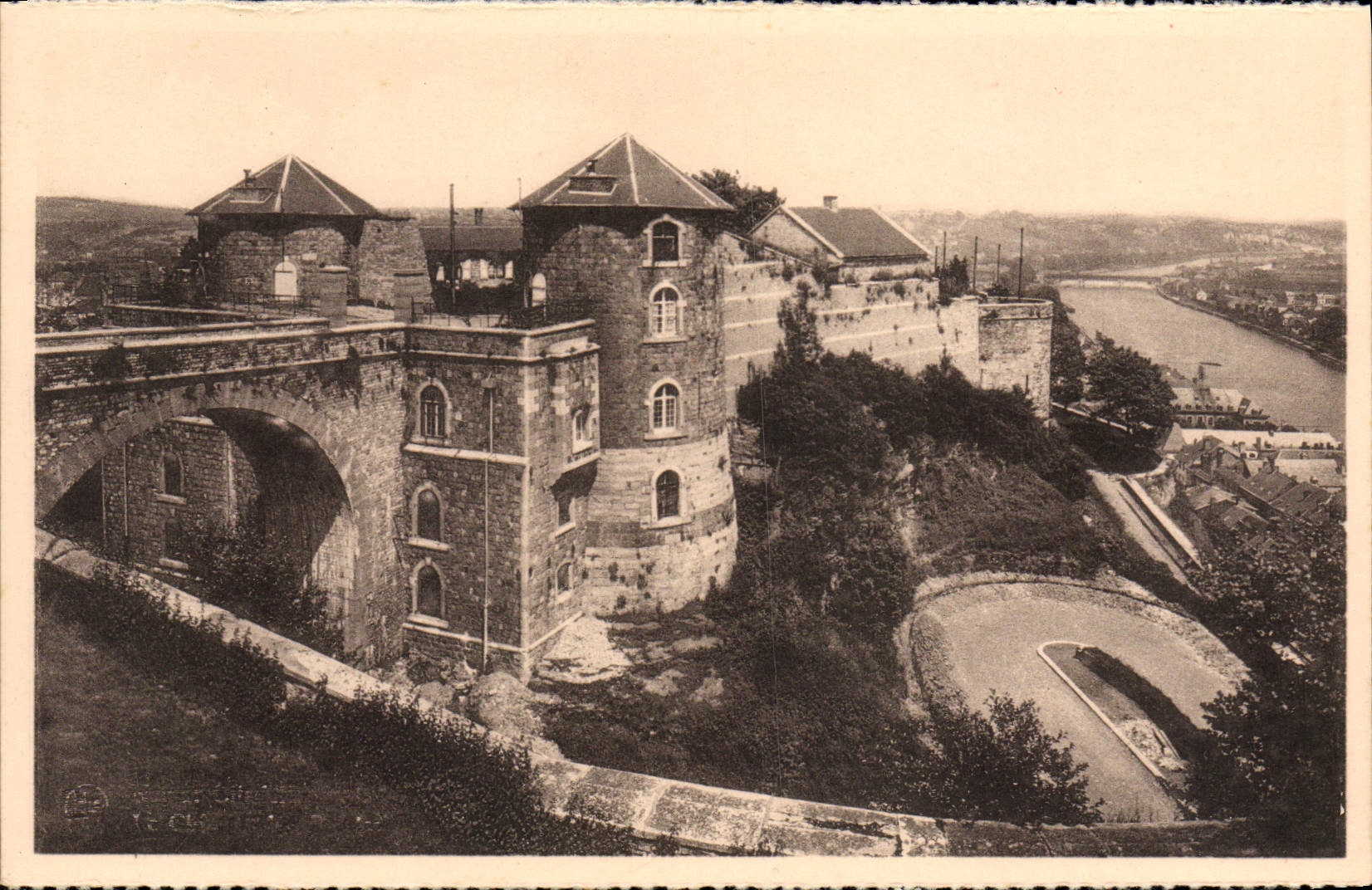 VINTAGE POSTCARD Namur citadel the castle of the counts