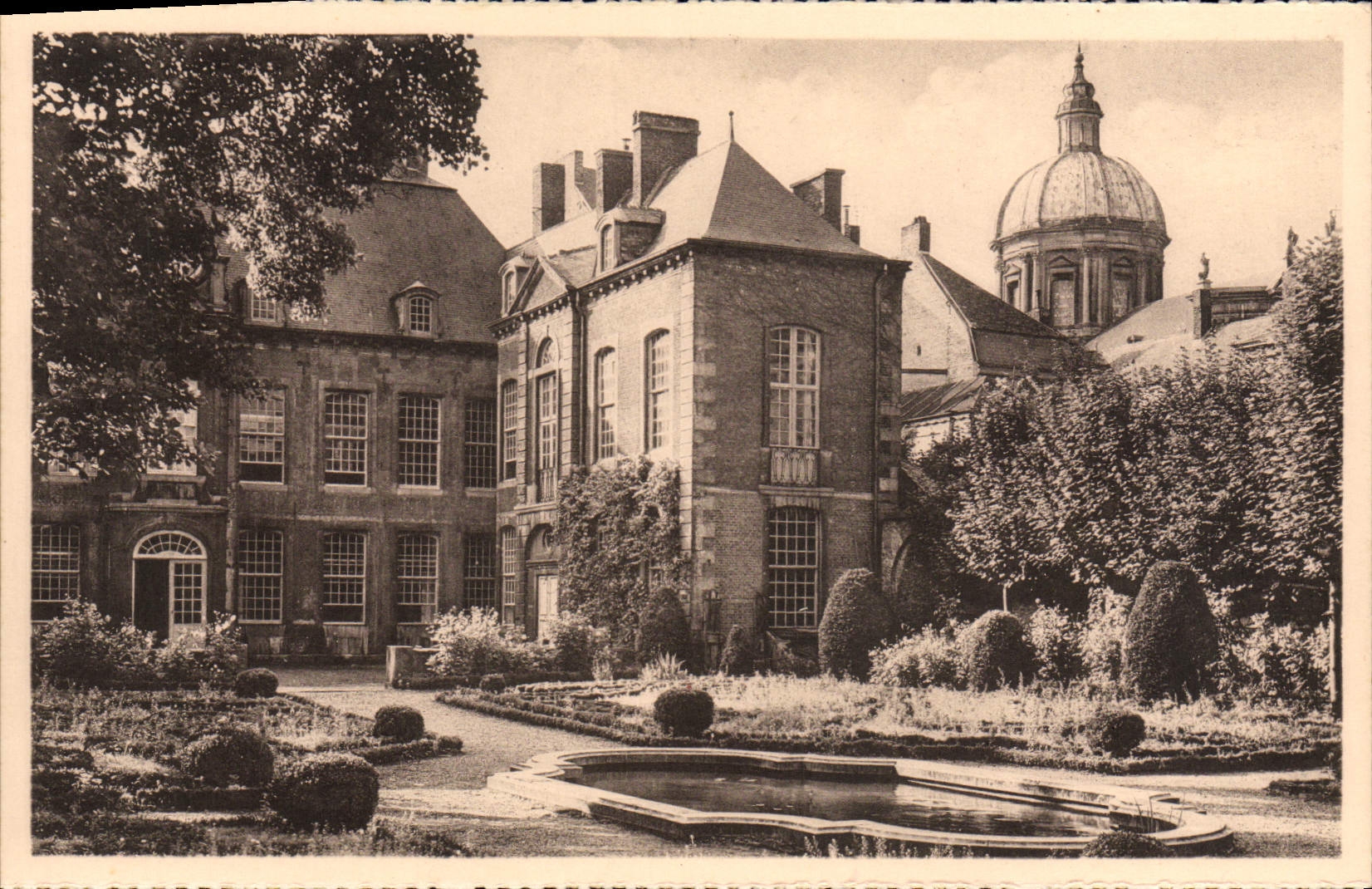 VINTAGE POSTCARD Namur posterior Frontage of the hotel of the marquis de Groesbeek de Croix