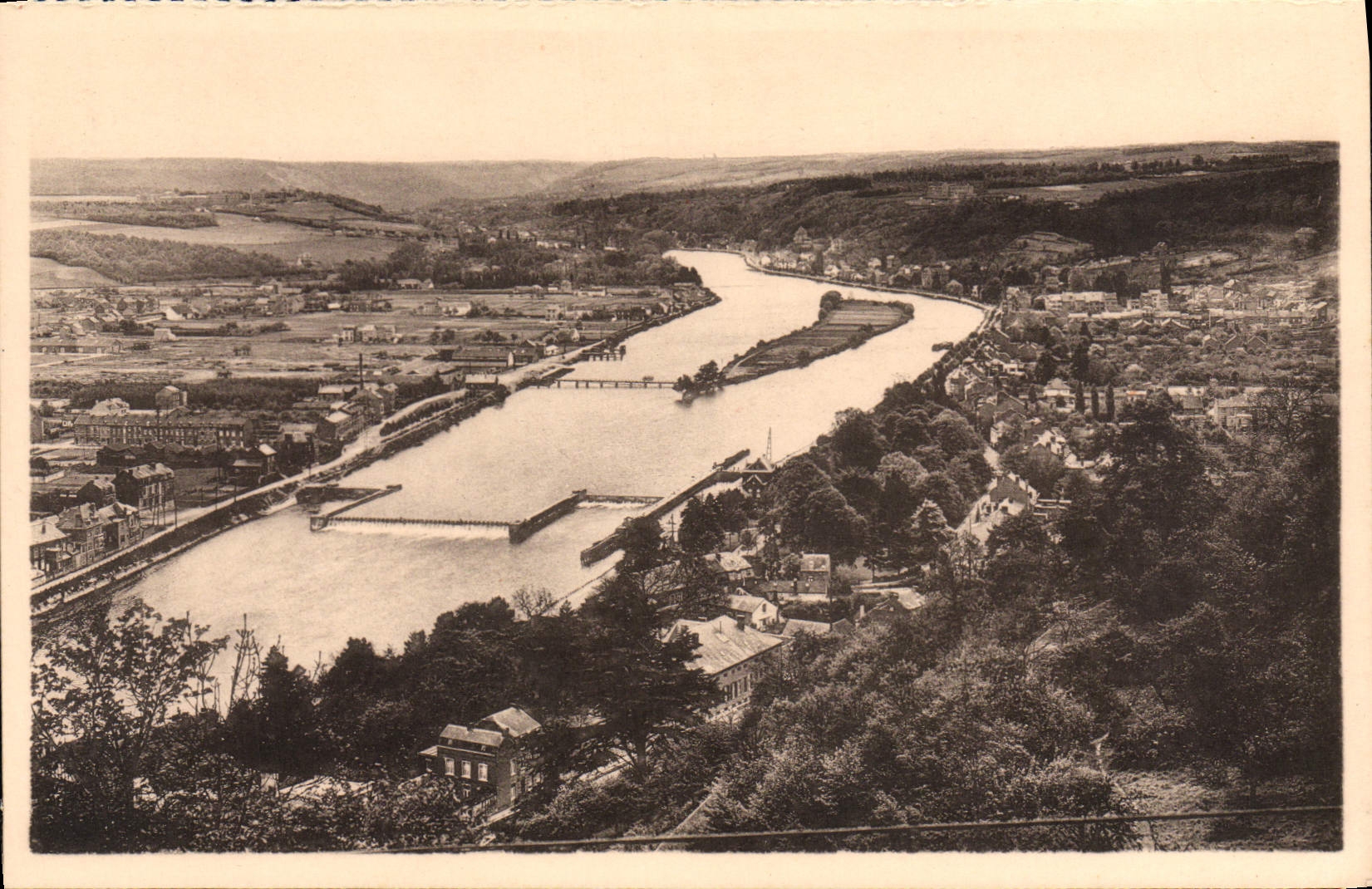 VINTAGE POSTCARD Namur the Island Go there Frotte