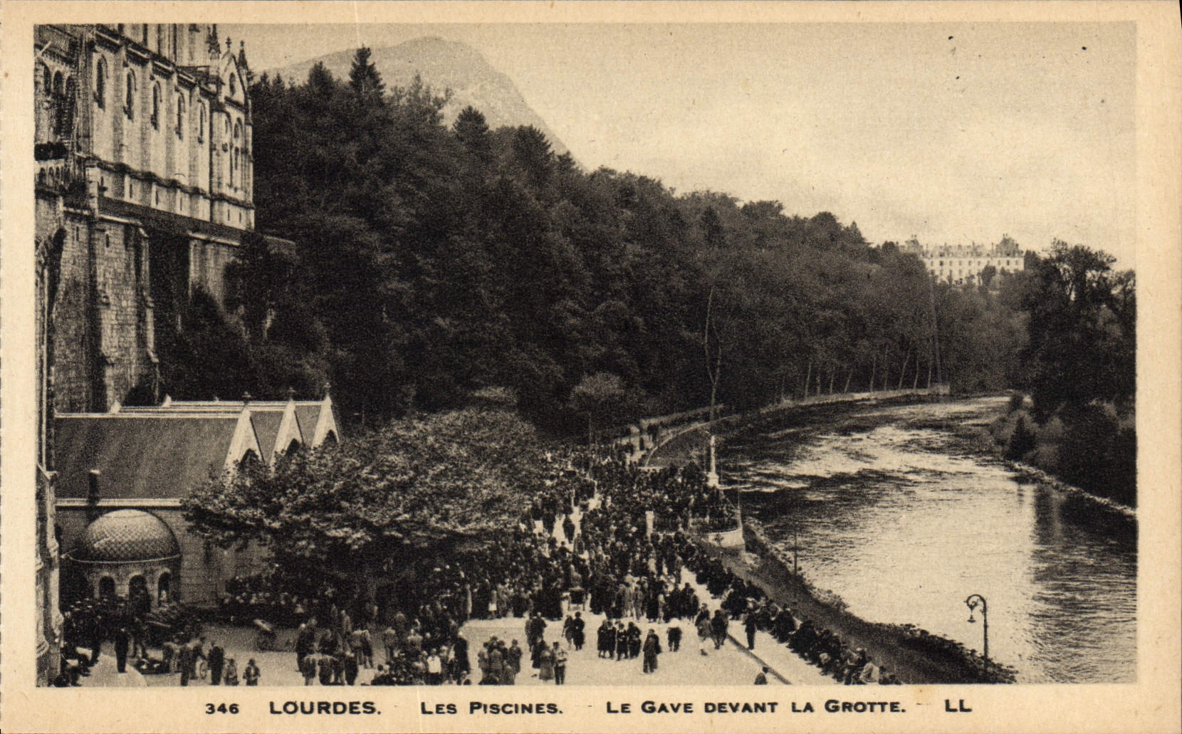 VINTAGE POSTCARD Heavy swimming pools Gave in front of the cave