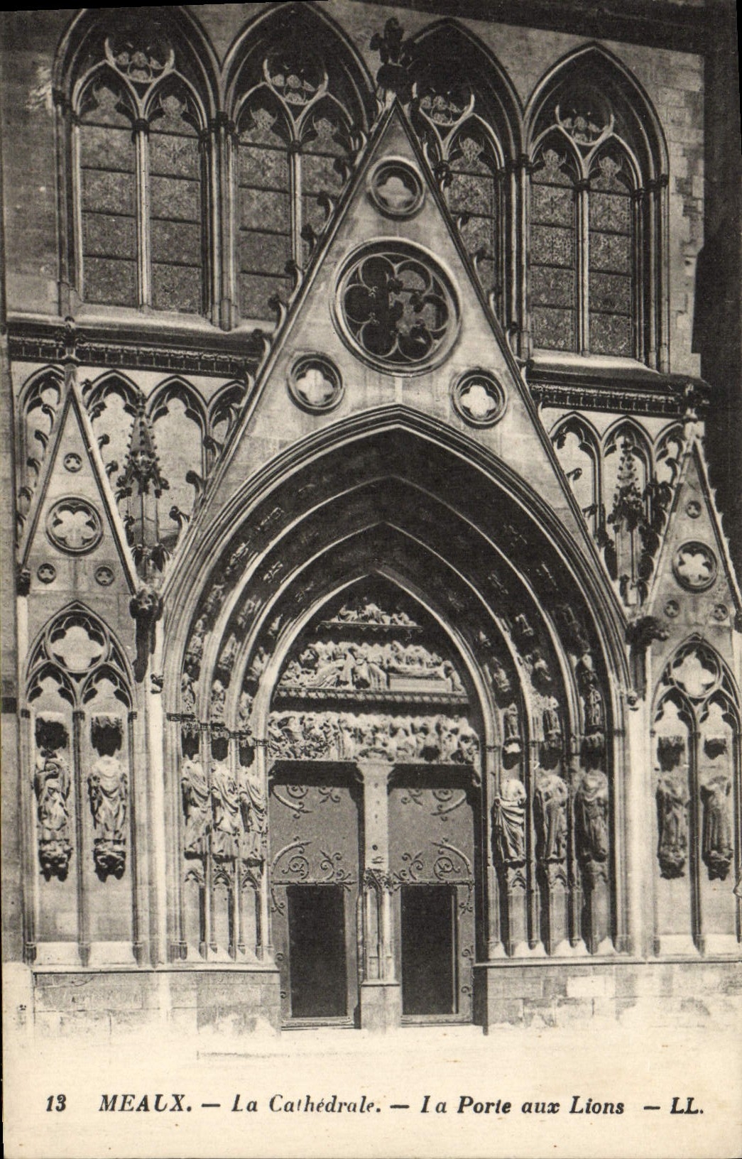 CPA Meaux La Cathedrale La Porte Aux Lions