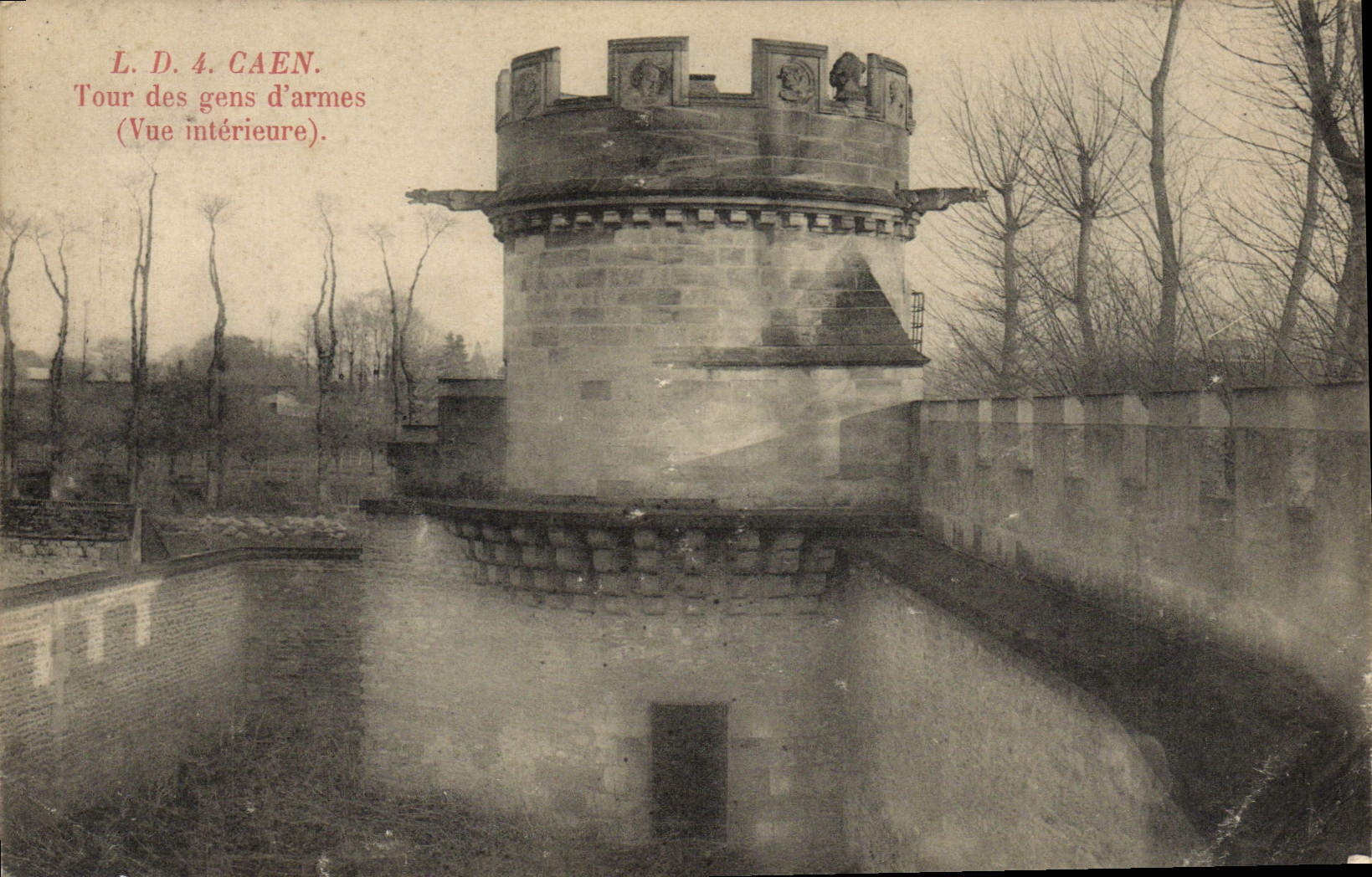 VINTAGE POSTCARD Caen Turn of the Men-at-arms Seen interior