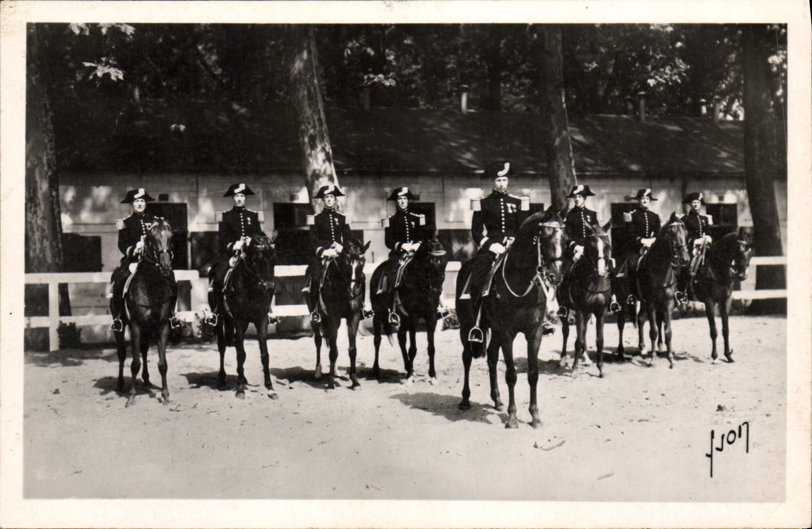 CPM Saumur Un Groupe D'Ecuyers de l'ecole de cavalerie Militaria