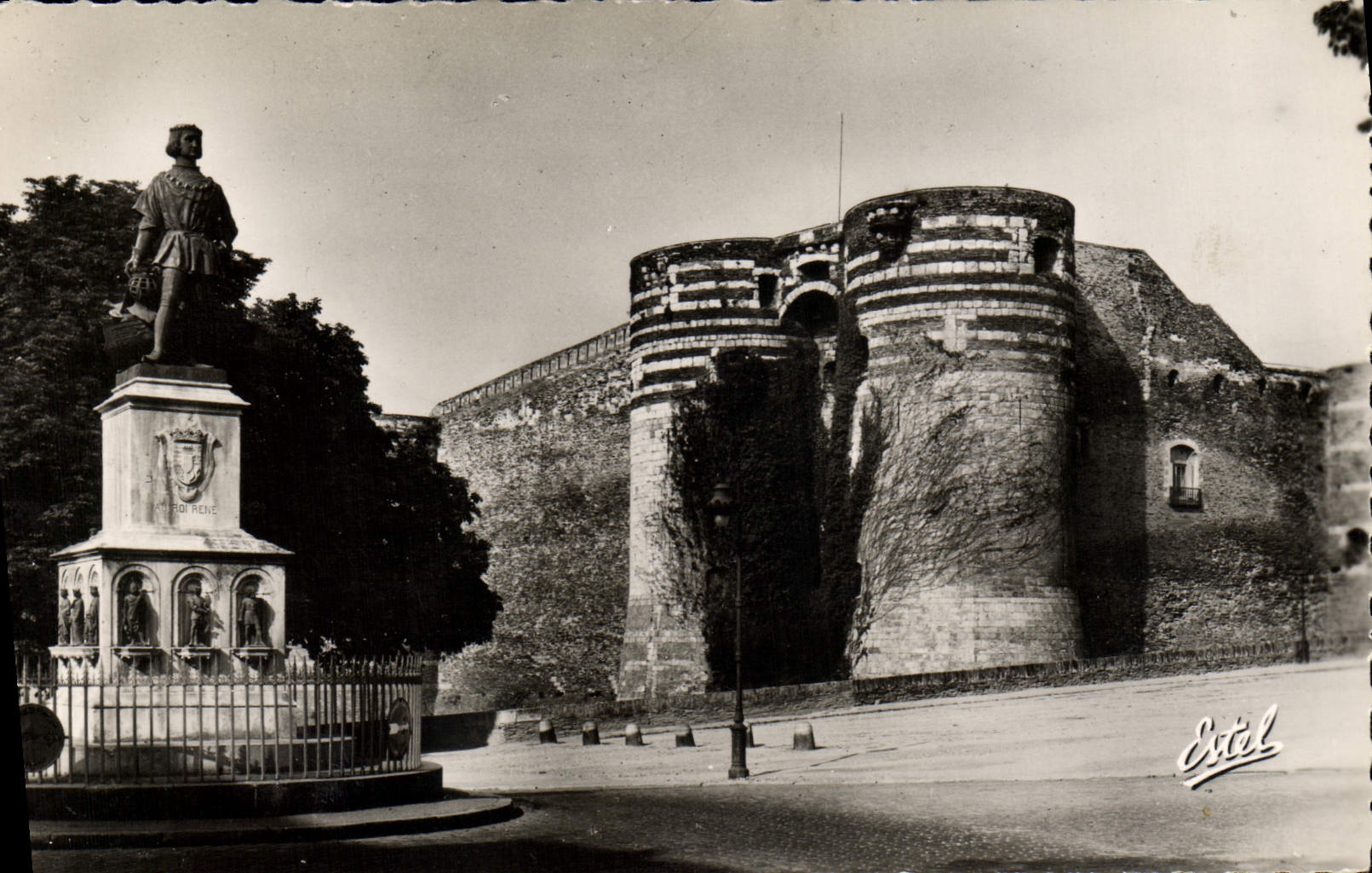 POSTAL MODERNA encoleriza el castillo y estatua de rey Rene