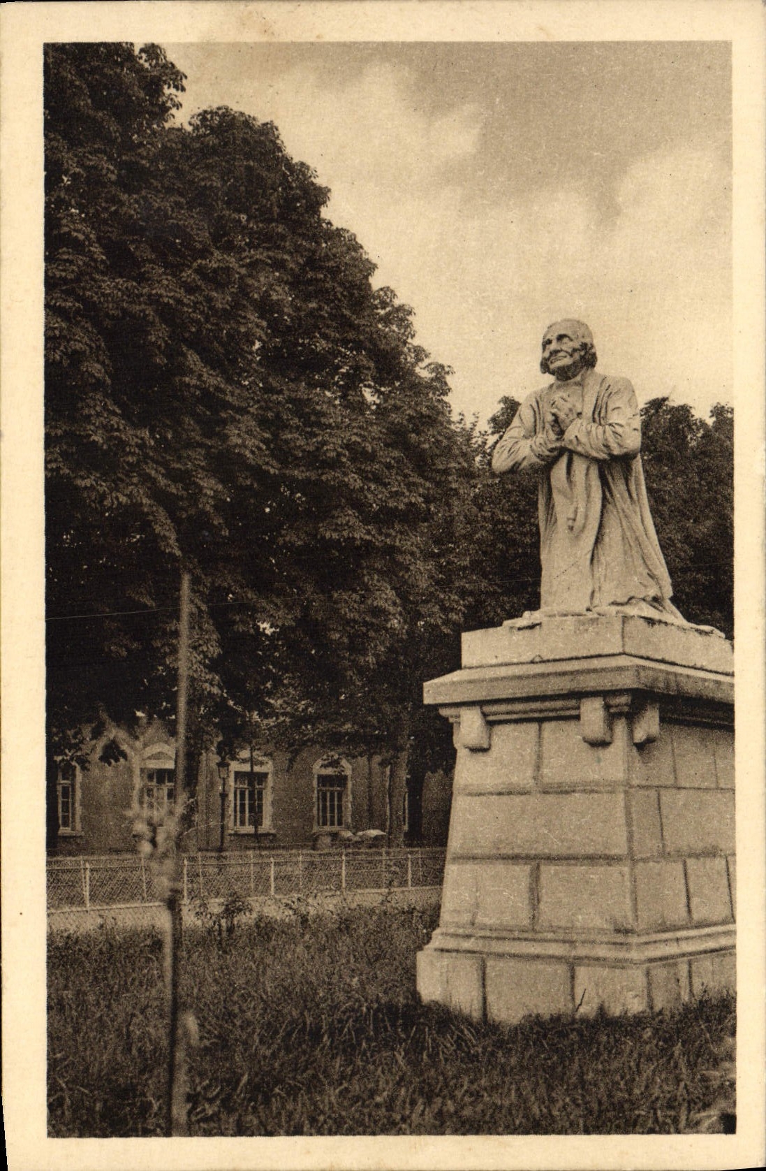 VINTAGE POSTCARD Lourdes Saint Jean Vianney Cleans D' Ars