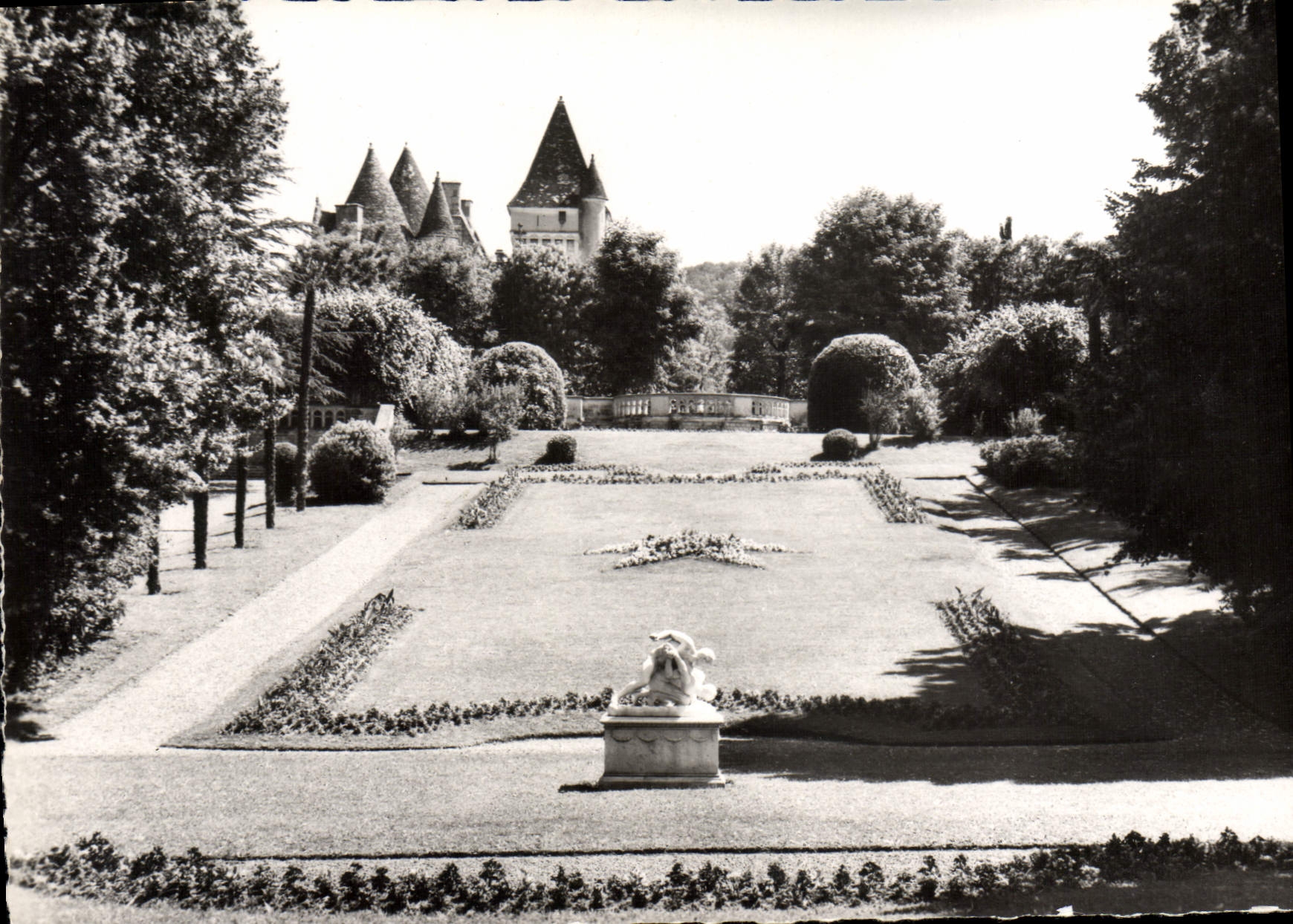 CPM Les Milandes Le Parc Et Le Chateau