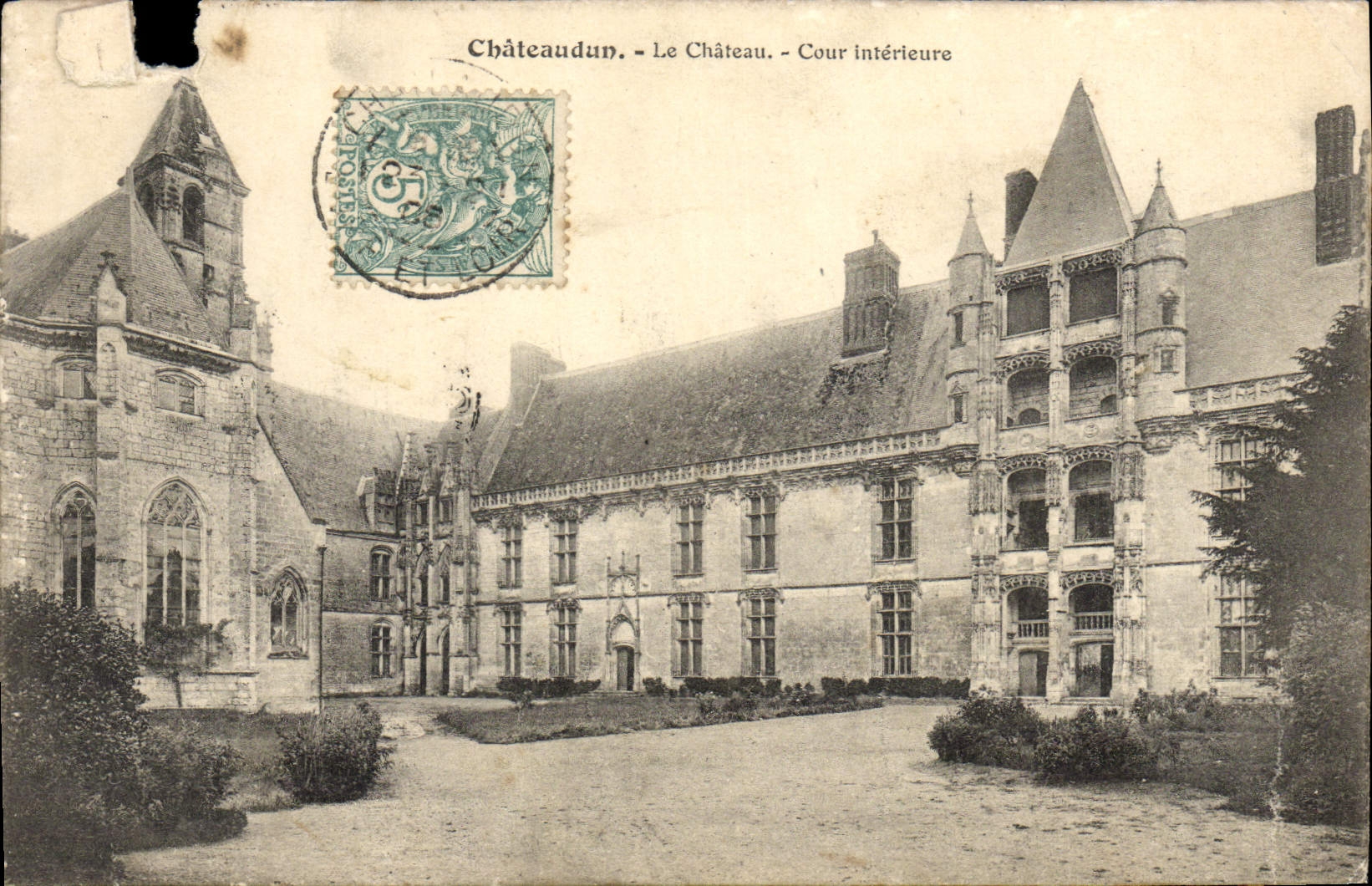 CPA Chateaudun Le Chateau Cour Interieure