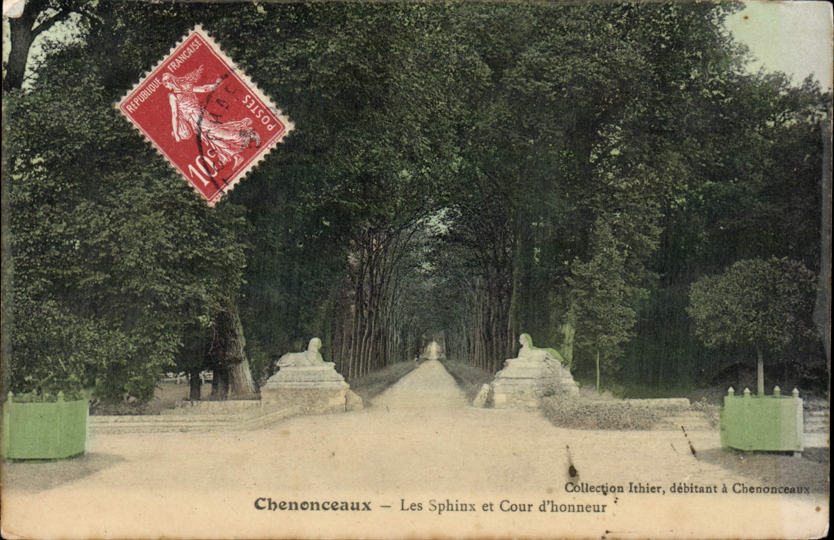 POSTAL Chenonceaux Sphinges de la VENDIMIA y patio principal