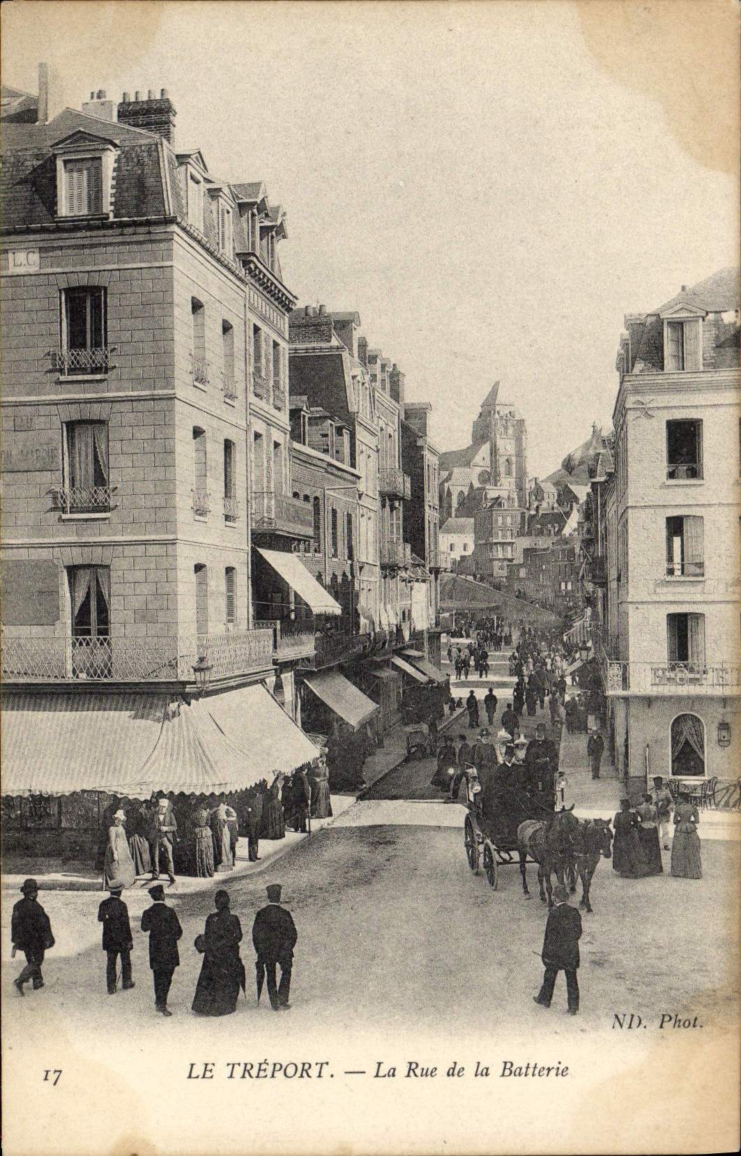 CPA Le Treport La Rue De La Batterie