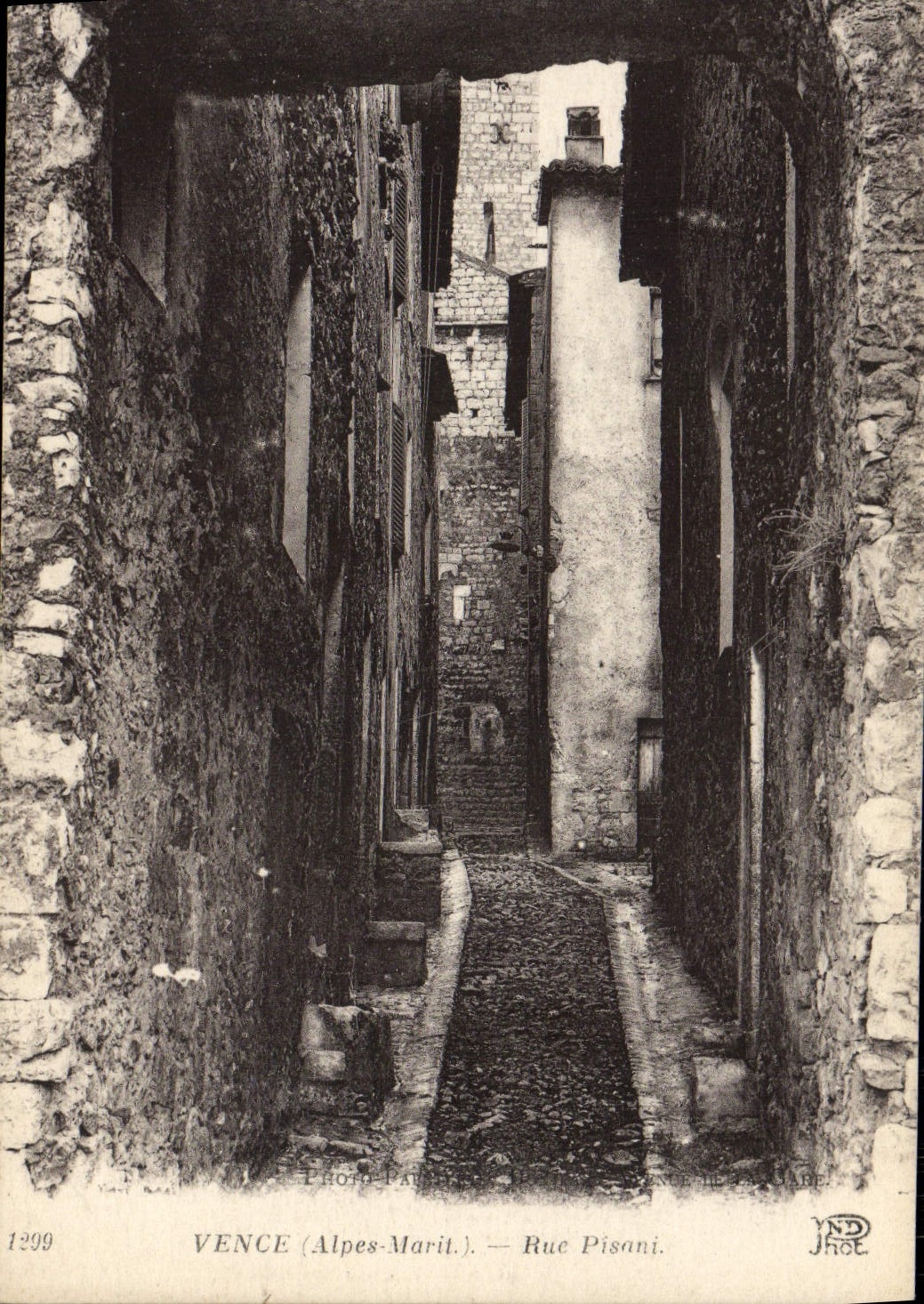 VINTAGE POSTCARD Vence Street Pisani
