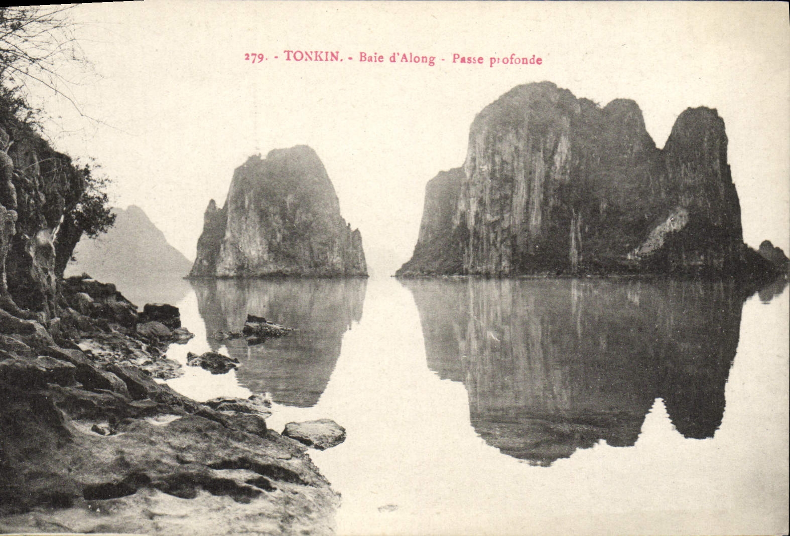 VINTAGE POSTCARD Tonkin Baie D' Along Passes Deep