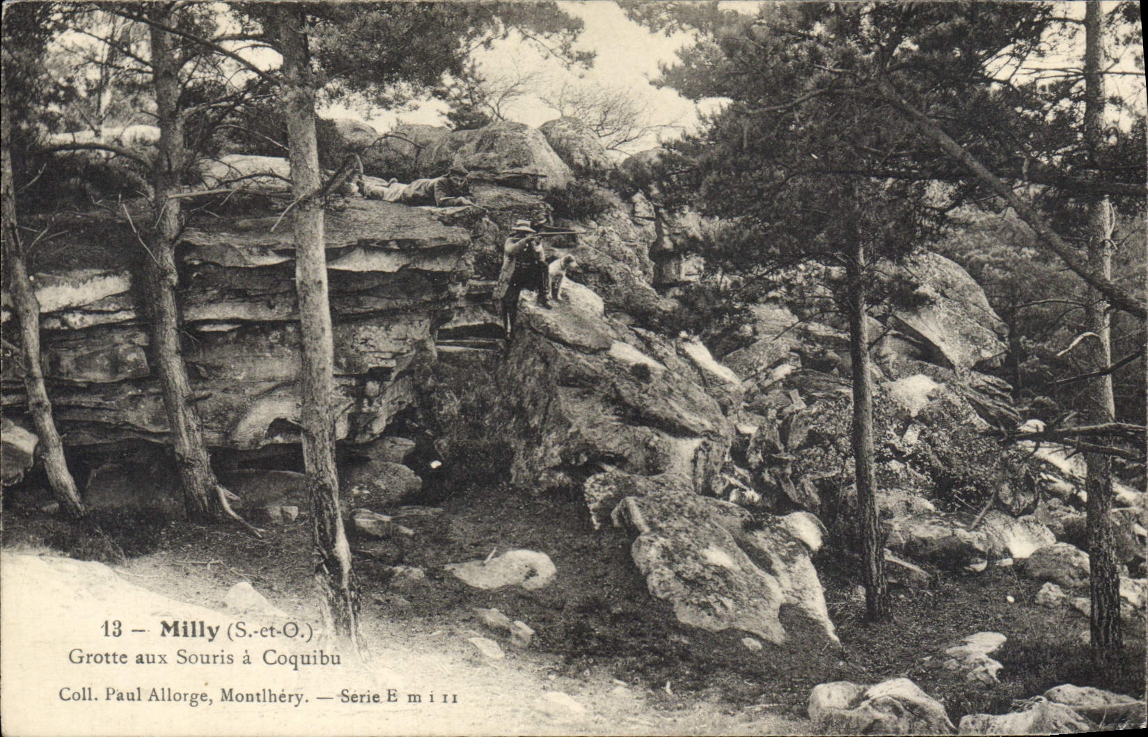 VINTAGE POSTCARD Milly Grotte With the Mice has Coquibu Chasse Hunter Dog