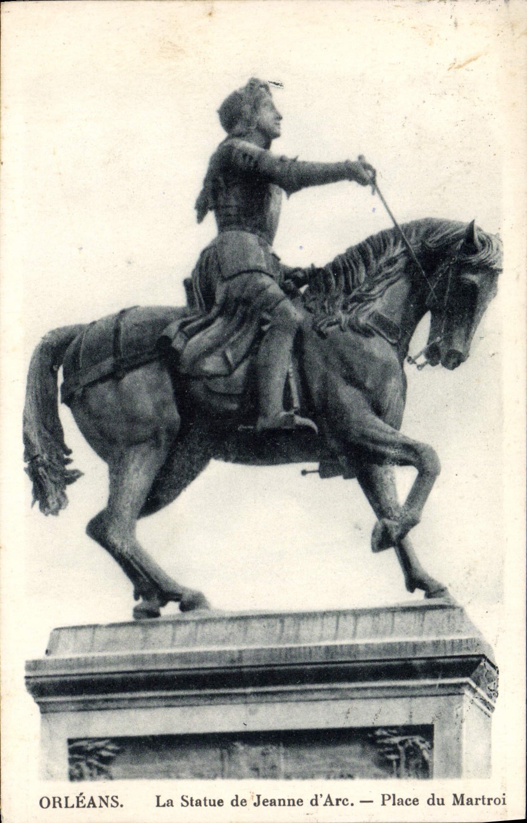 CPA Orleans La Statue De Jeanne D'Arc Place du Martroi