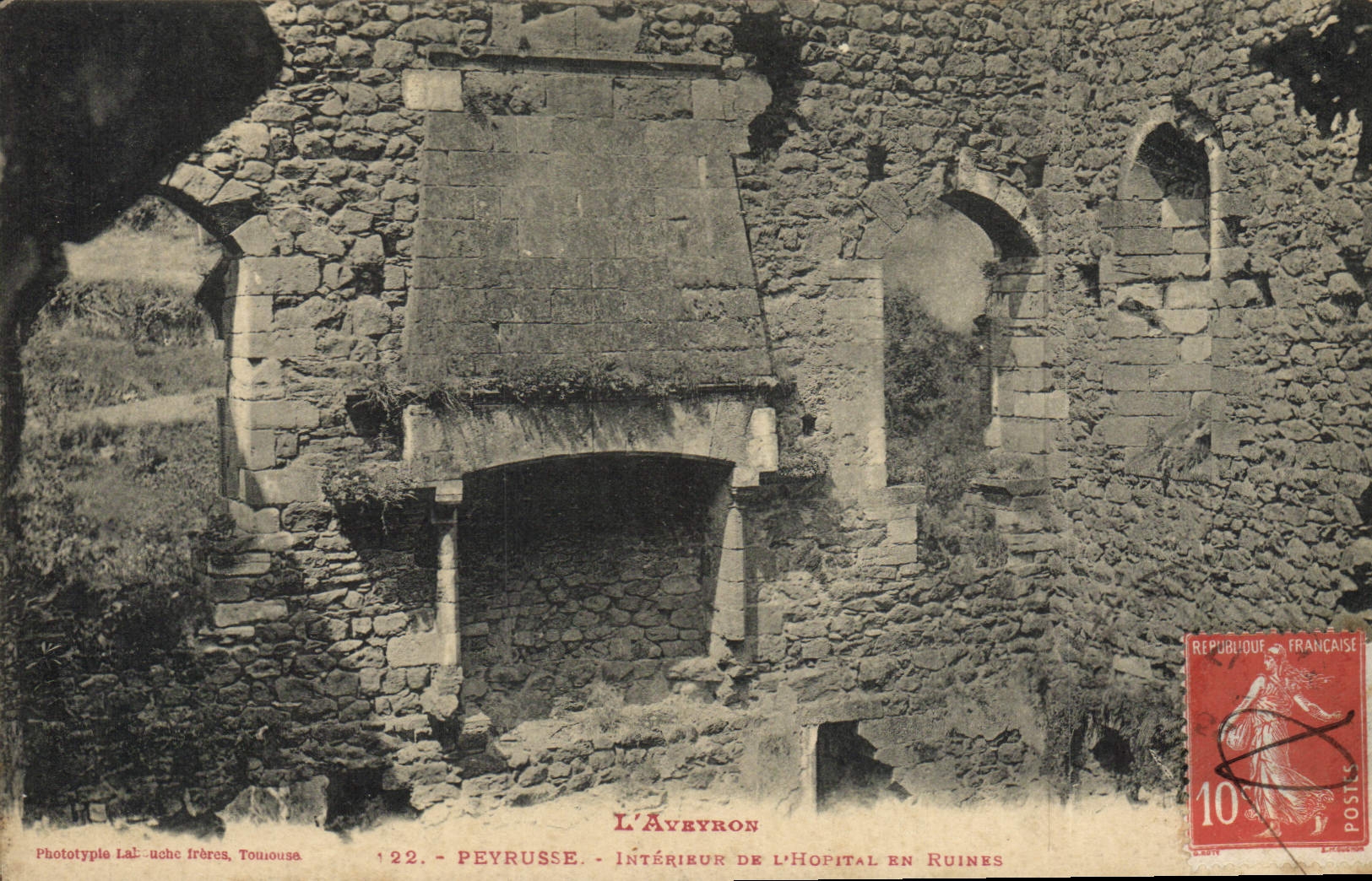 VINTAGE POSTCARD Aveyron Peyrusse Interior of the hospital in ruins