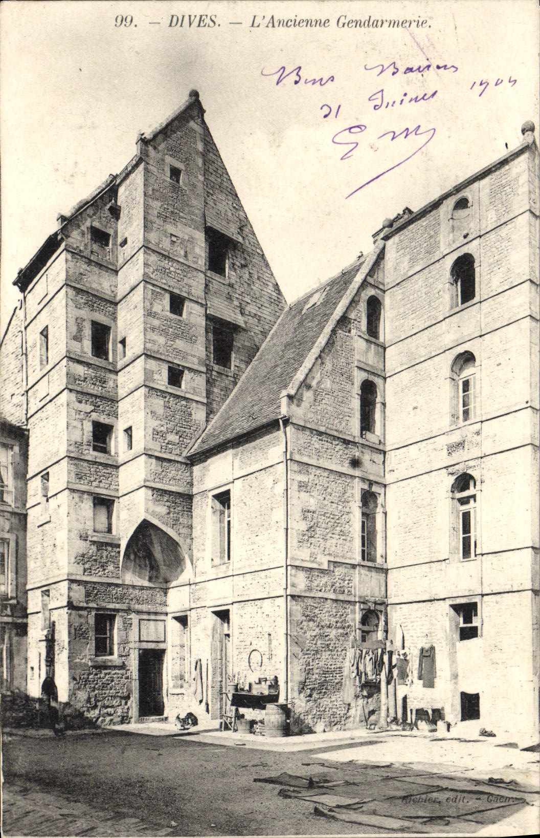 VINTAGE POSTCARD Divine Old Gendarmerie