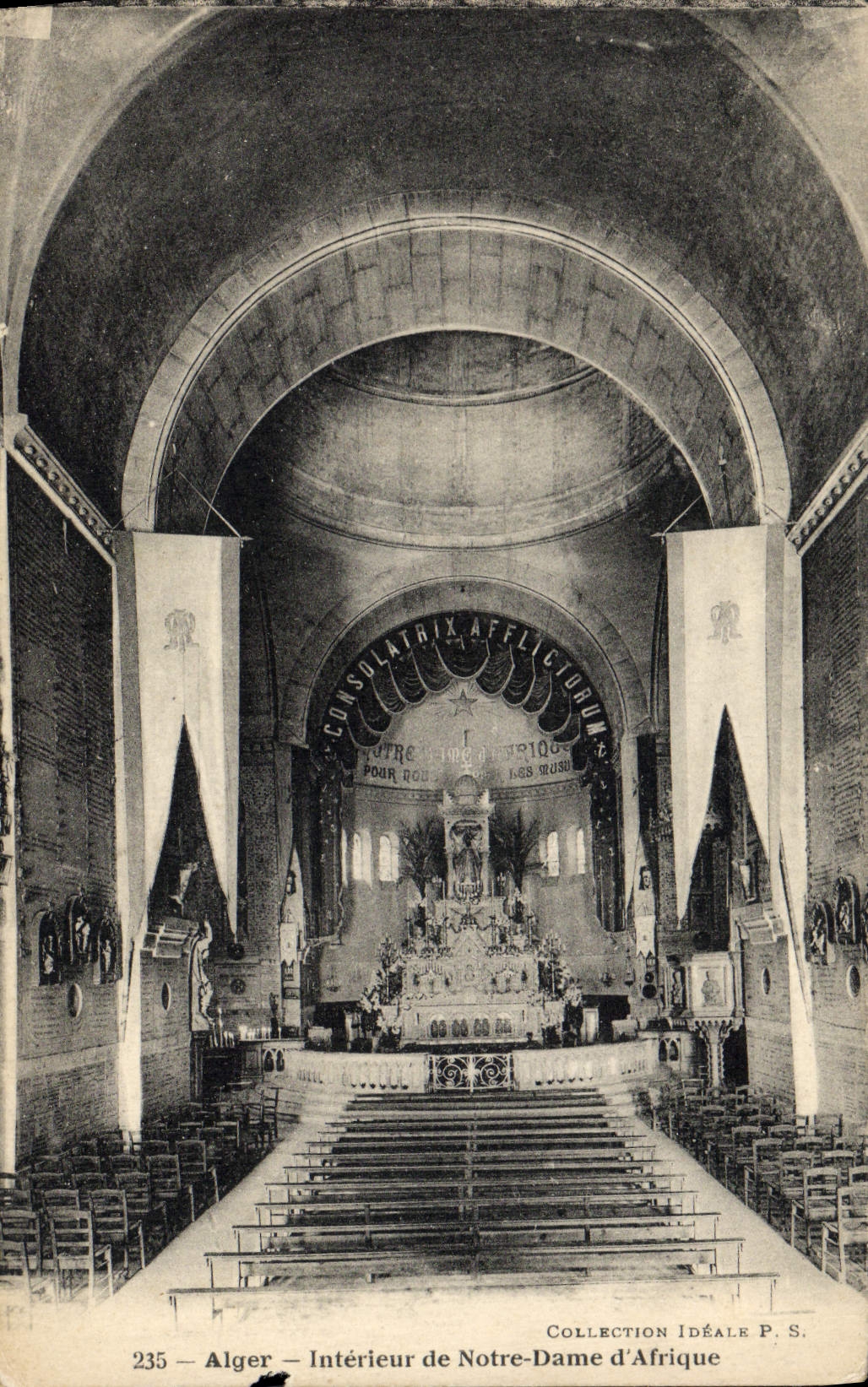 Interior de Argel de la POSTAL de la VENDIMIA de Notre Dame de África