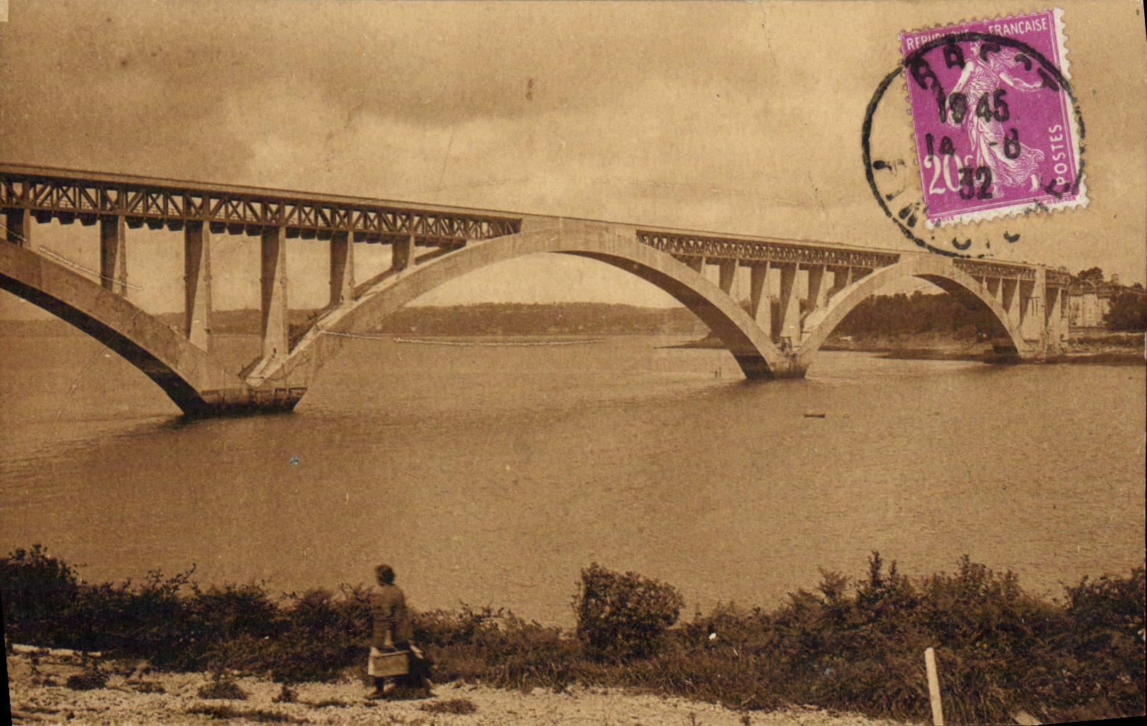 VINTAGE POSTCARD Piougastel Daoulas Pont Built on Elorn at the entry of the roads connecting the peninsula has Brest