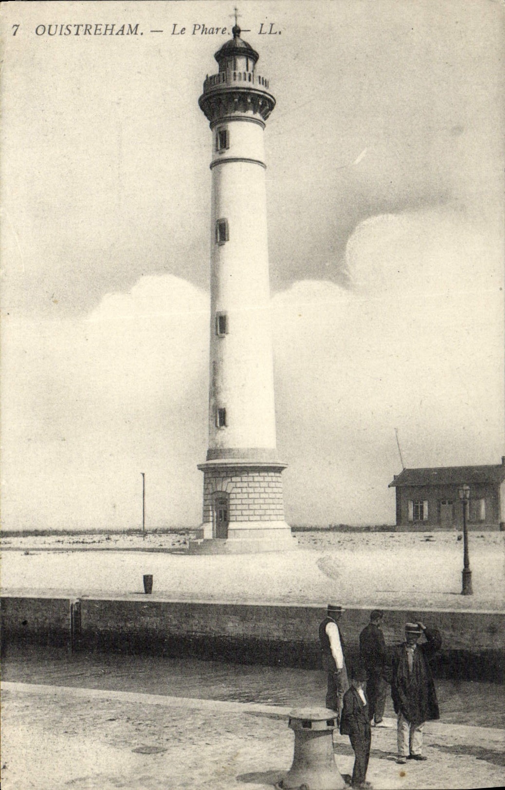 CPA Ouistreham Le Phare