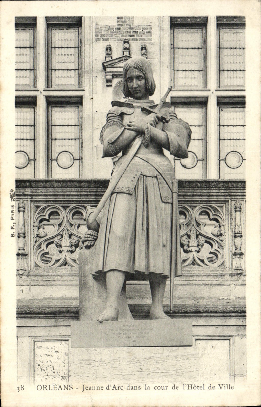 CPA Orleans Jeanne D'Arc Dans La Cour De I'Hotel De Ville