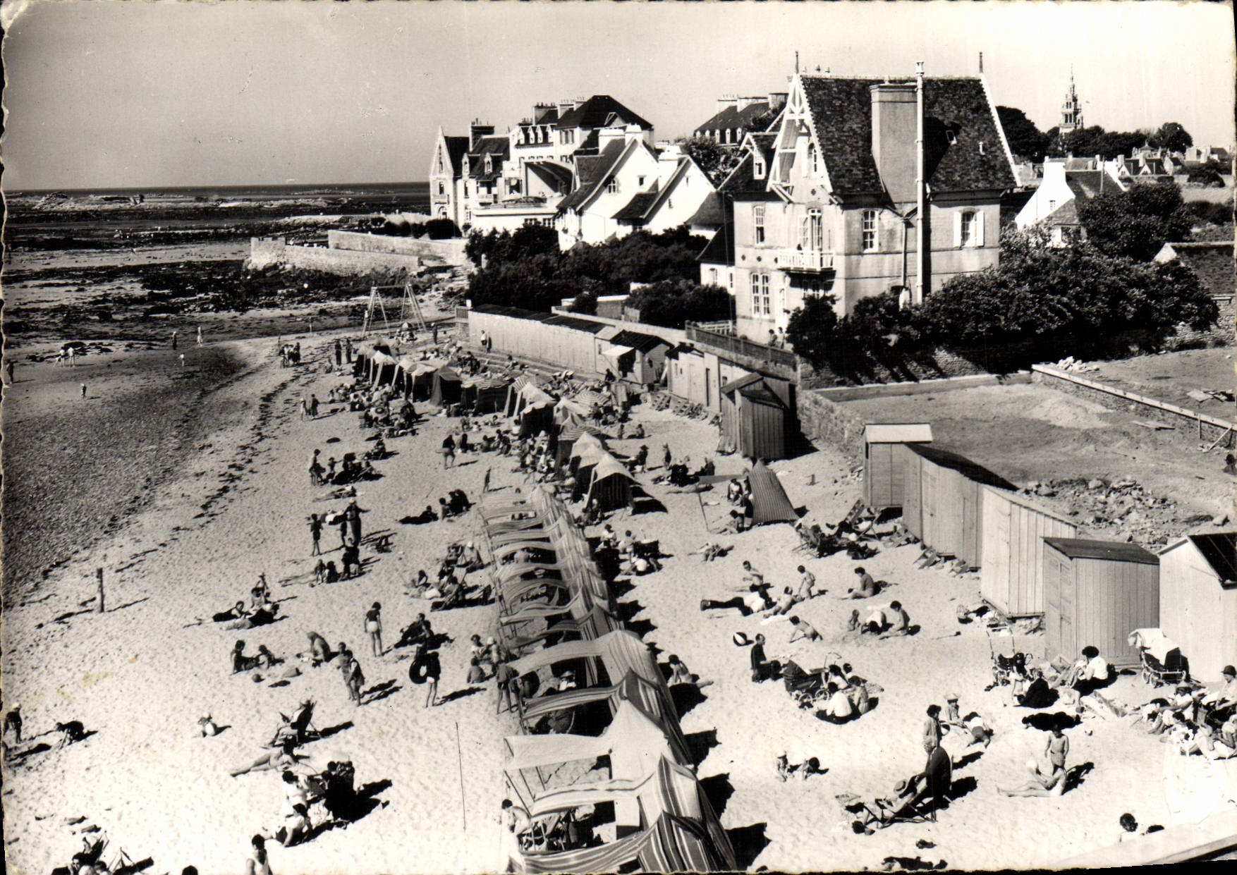 MODERN CARD Roscoff the Beach De Roch Kroum