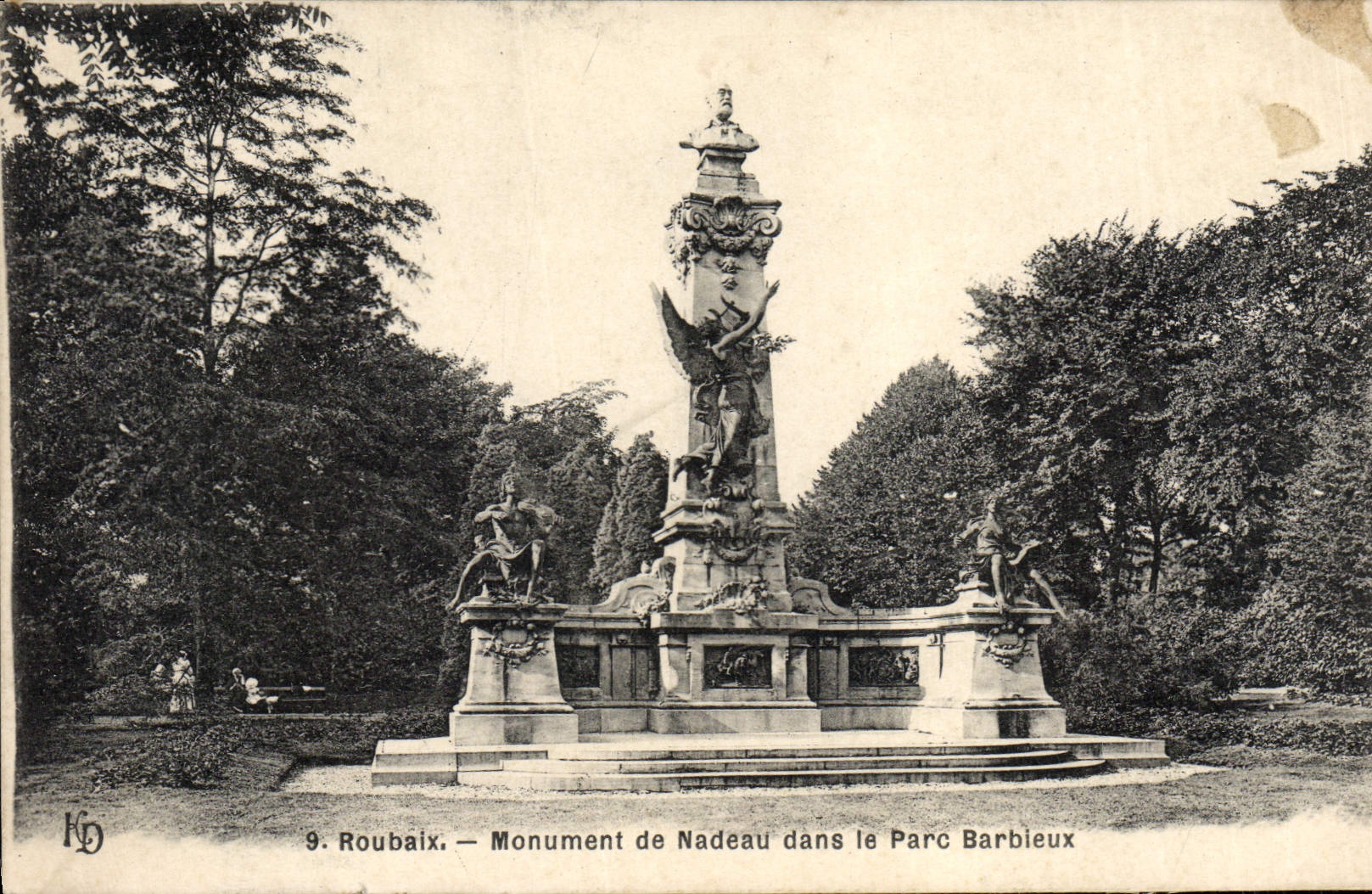 CPA Roubaix Monument De Nadeau Dans Le Parc Barbieux
