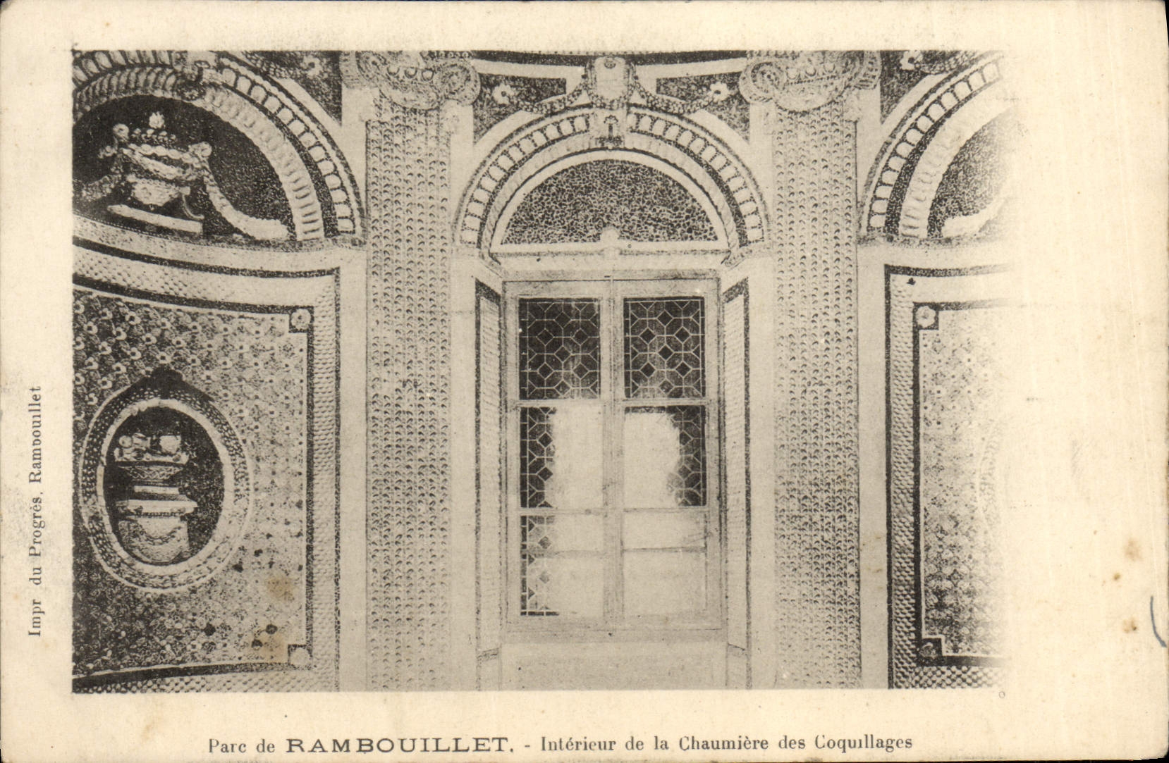 CPA Rambouillet Interieur De La Chaumiere des Coquillages