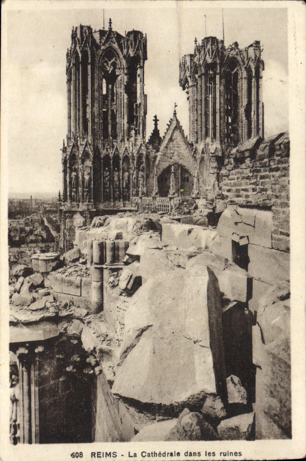 CPA Reims La Cathedrale Dans Les Ruines