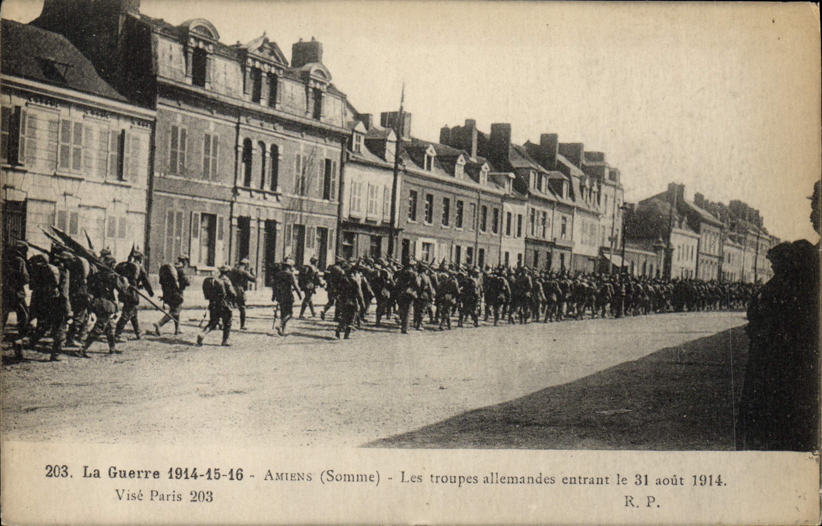 VINTAGE POSTCARD Entering Amiens German Troops the Militaria on August 31st, 1914